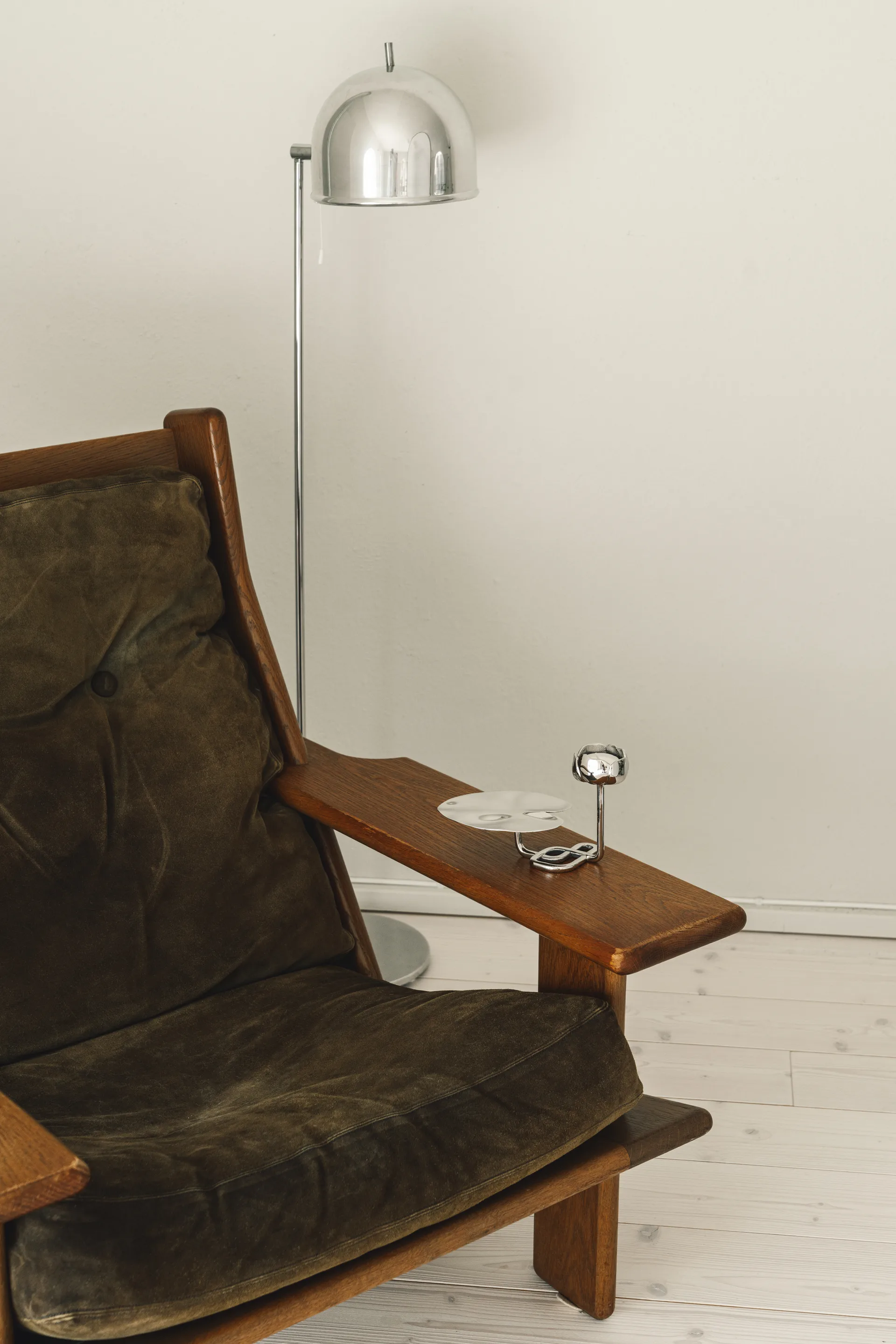 닌페아 No.2 캔들스틱, Nickel-plated brass Hilke Collection | 힐케 콜렉션