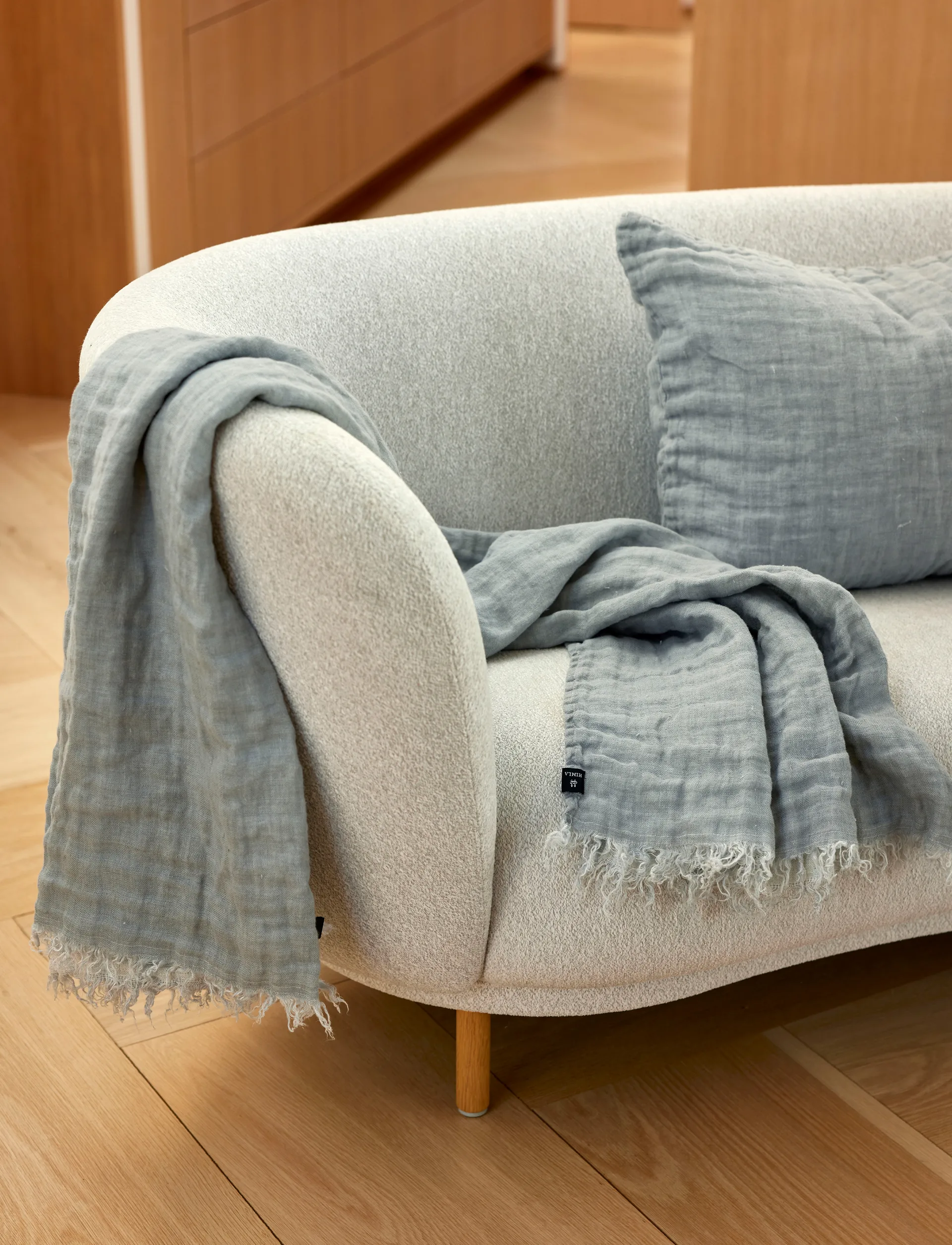 한넬린 스로우 130x170 cm, Cloudy sky Himla | 힘라