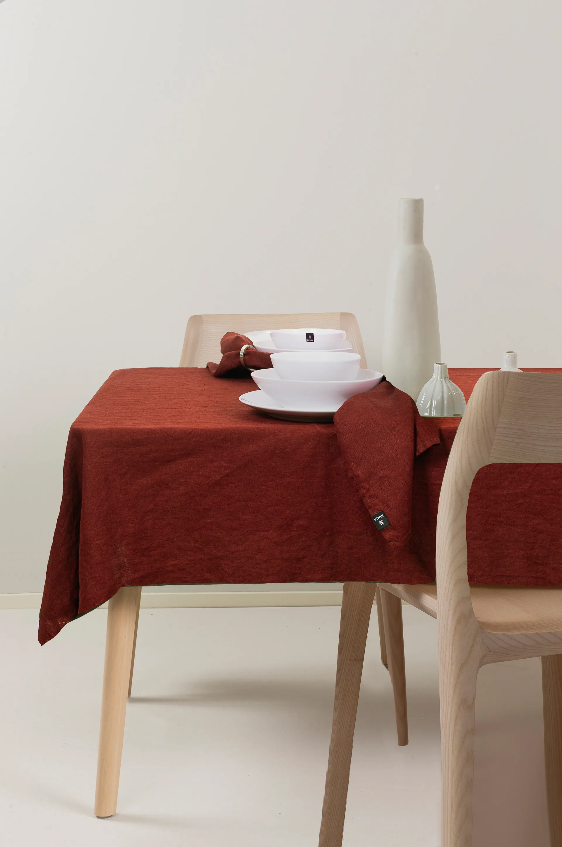 선샤인 테이블보 140x330 cm, Lingonberry (red) Himla | 힘라
