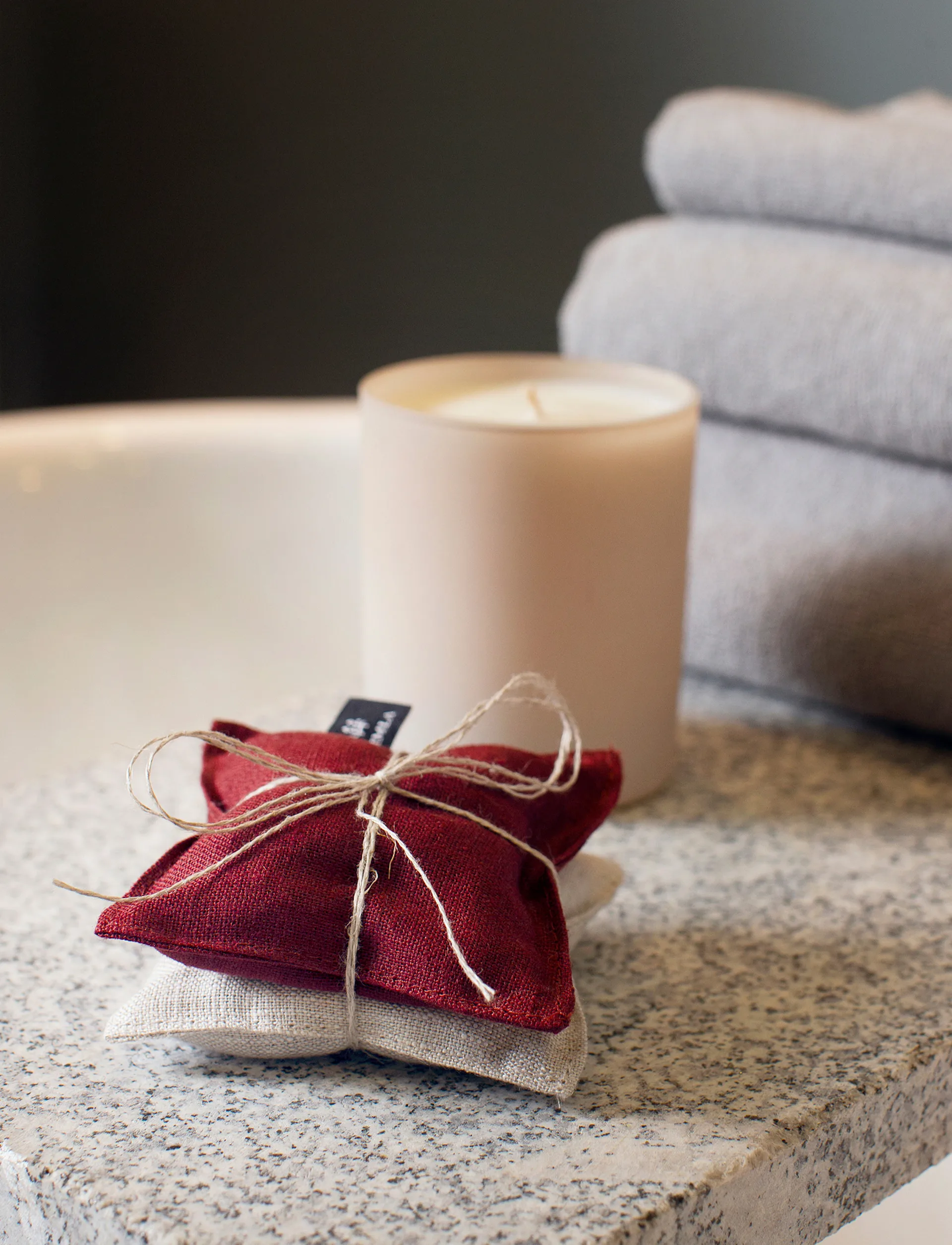 Lavender Scent 라벤더 미니 향 쿠션  9x9 cm, Lingonberry-oatmeal Himla | 힘라