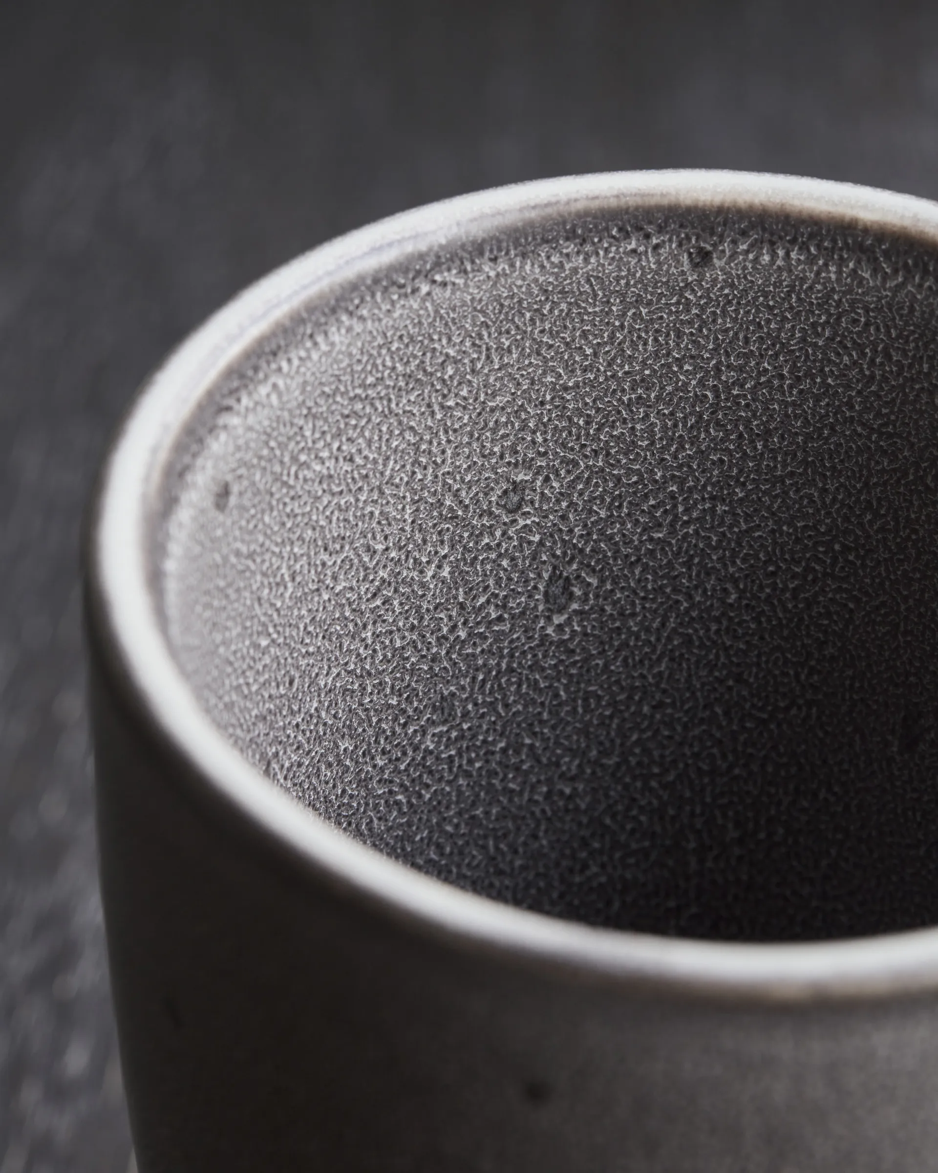 리스 보온 머그 14 cm 2개 세트, Dark grey House Doctor | 하우스닥터