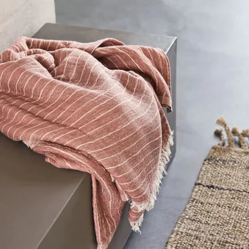 앨리스 스트라이프 스로우 140x200 cm - Dusty berry - House Doctor | 하우스닥터
