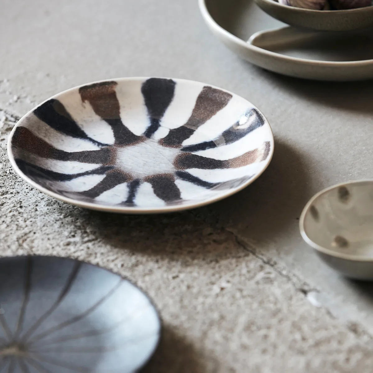 오가니 접시 Ø15.7 cm, dark grey House Doctor | 하우스닥터