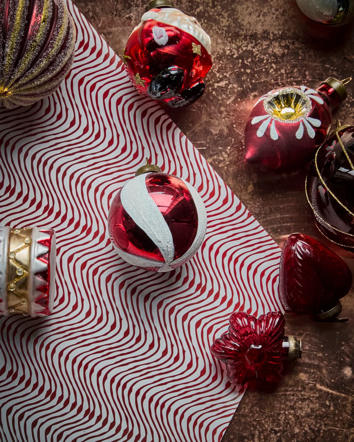 트위스터 크리스마스 트리 볼 Ø6 cm 4개 세트, White-red House Doctor | 하우스닥터