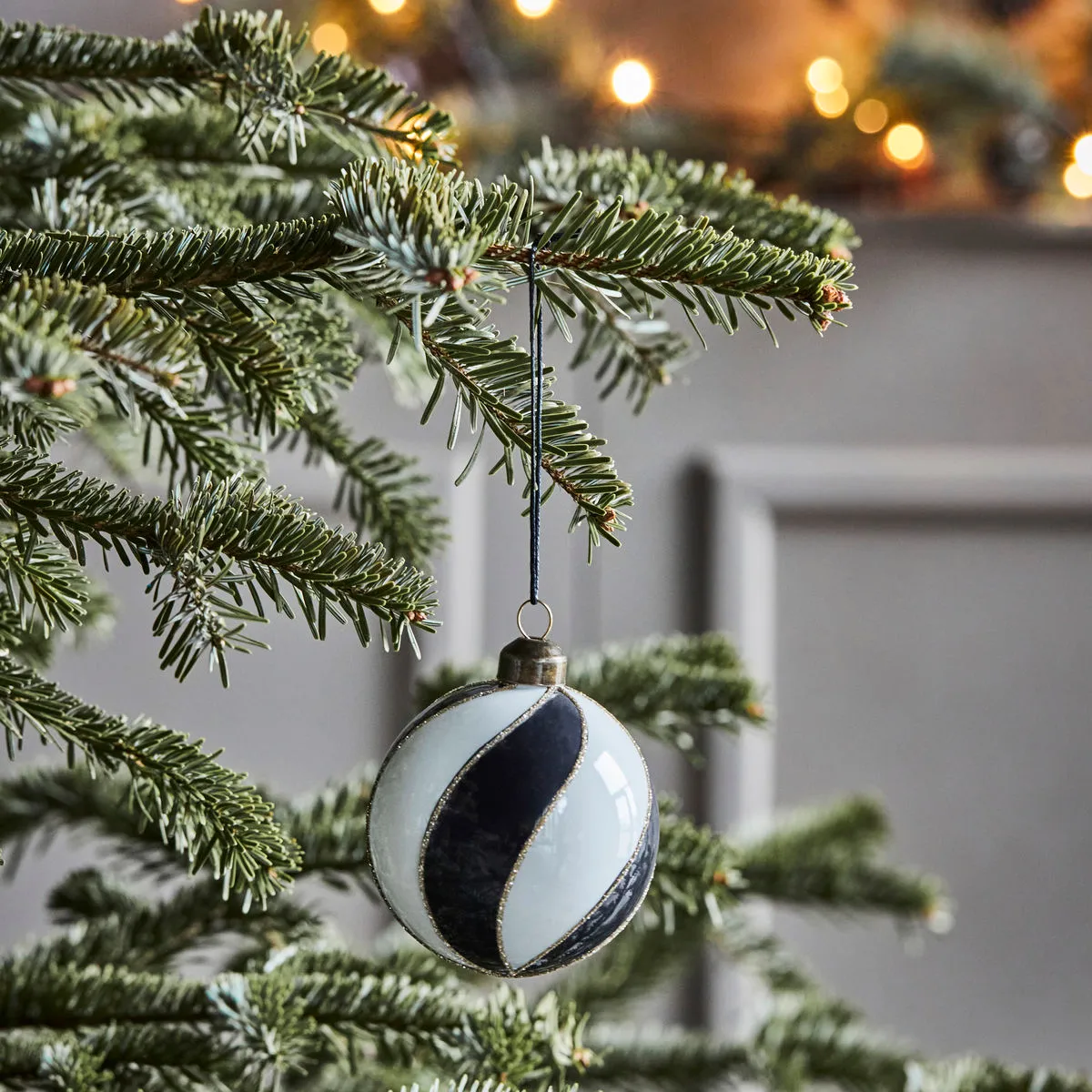 코일 크리스마스 오너먼트 Ø8 cm 4개 세트, Black-white House Doctor | 하우스닥터