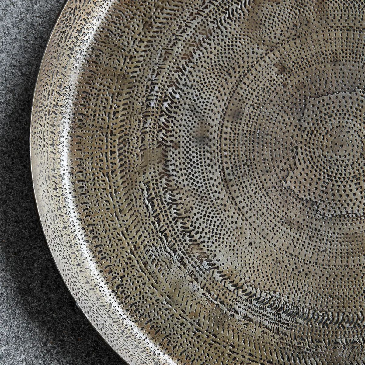 Jhansi 장식용 메탈 트레이 Ø29 cm, brass House Doctor | 하우스닥터