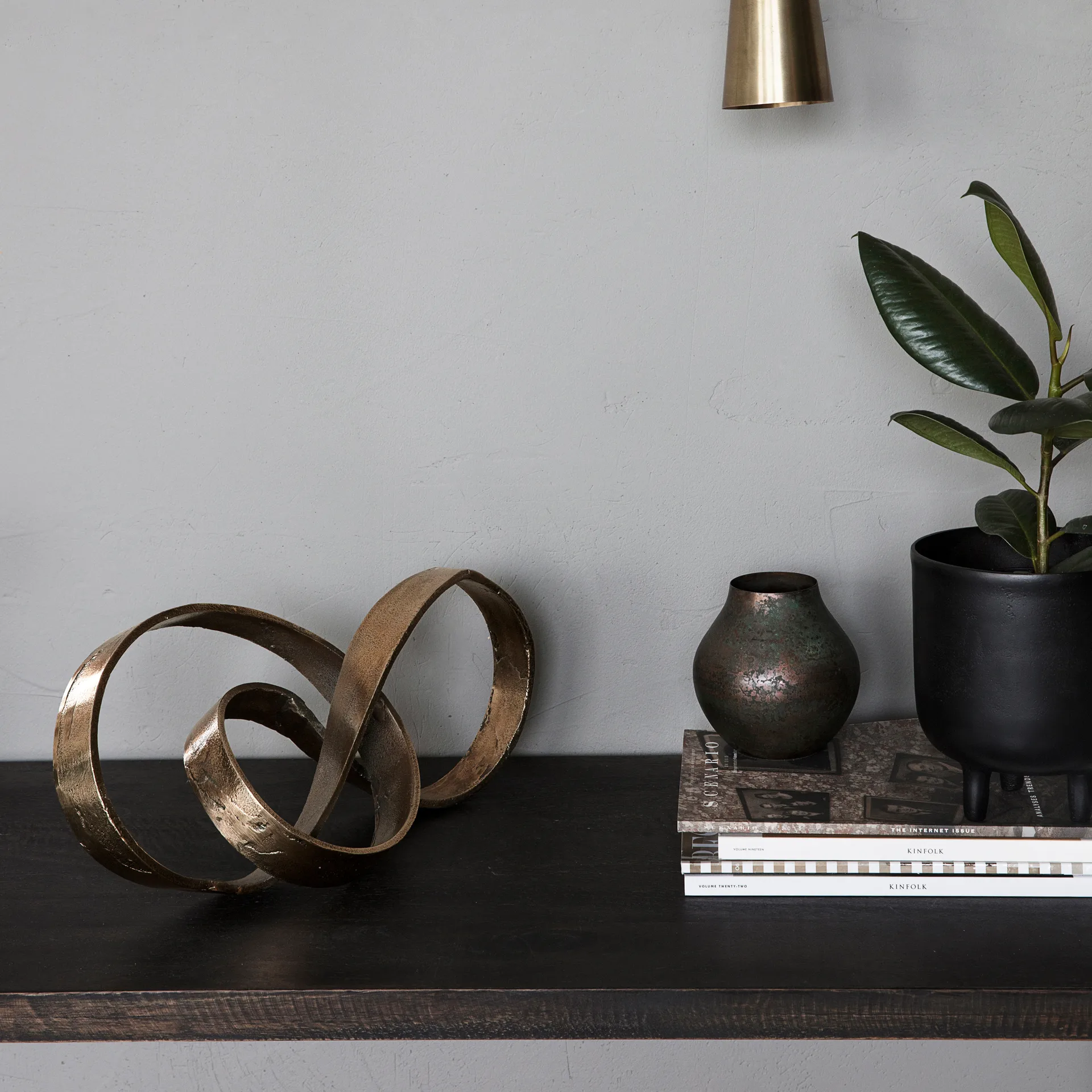 Nauji 조각품, brass House Doctor | 하우스닥터