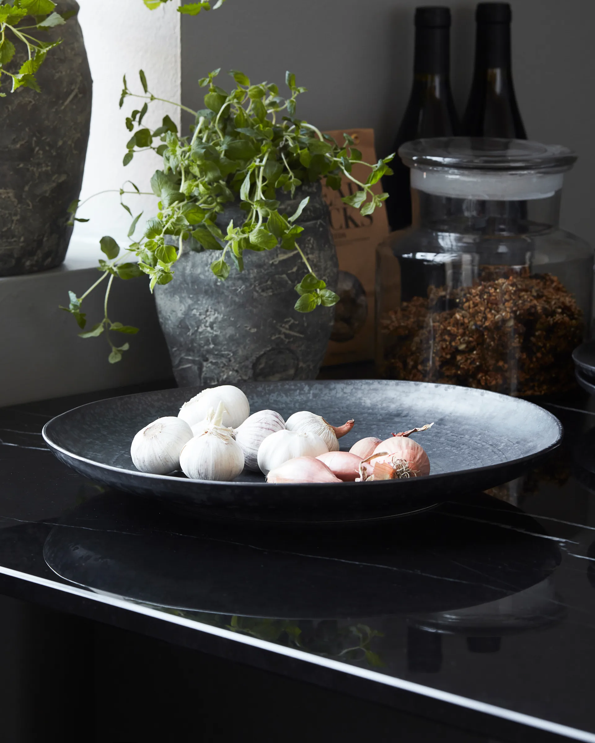 Pion 서빙 접시 Ø36 cm, Black-brown House Doctor | 하우스닥터