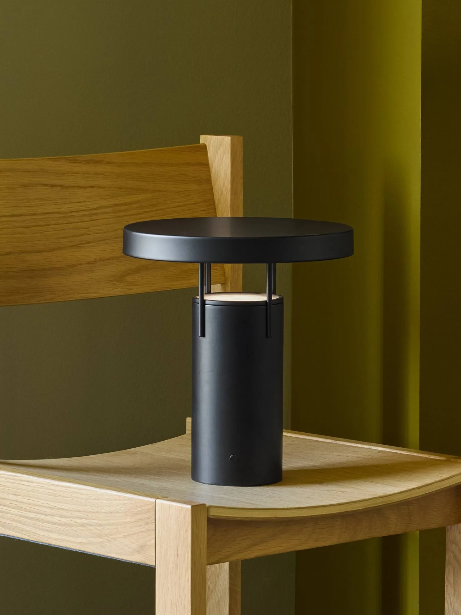 브링미 무선 테이블 조명, Matte black, 28 cm 휩시 인테리어