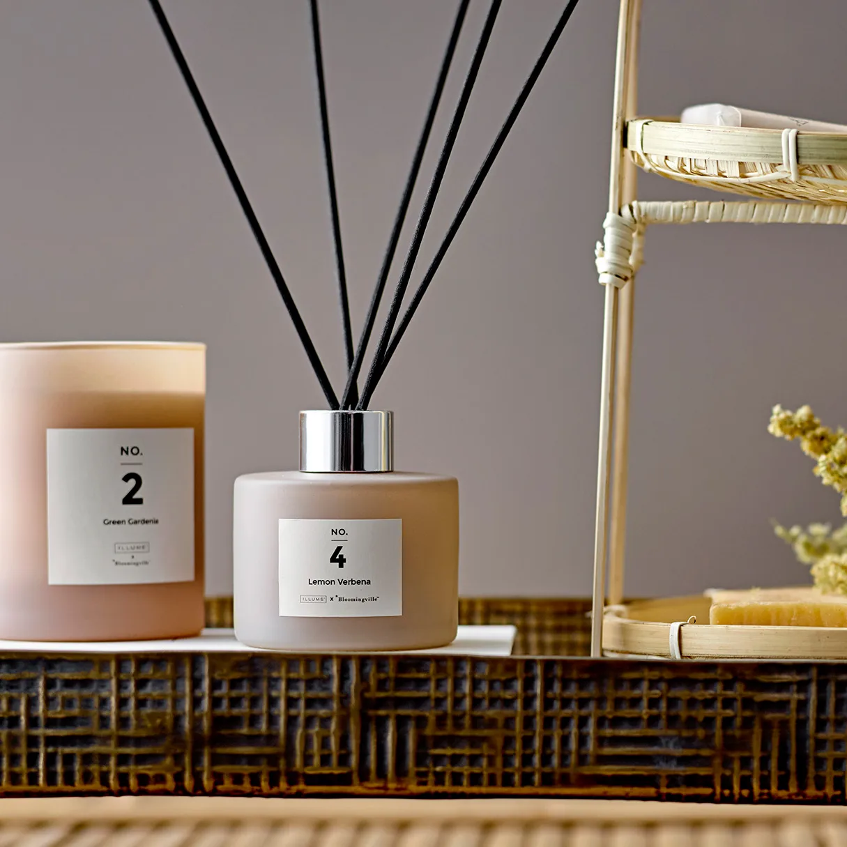 NO. 2 그린 가드니아 향초, 200 g + giftbox Illume x Bloomingville