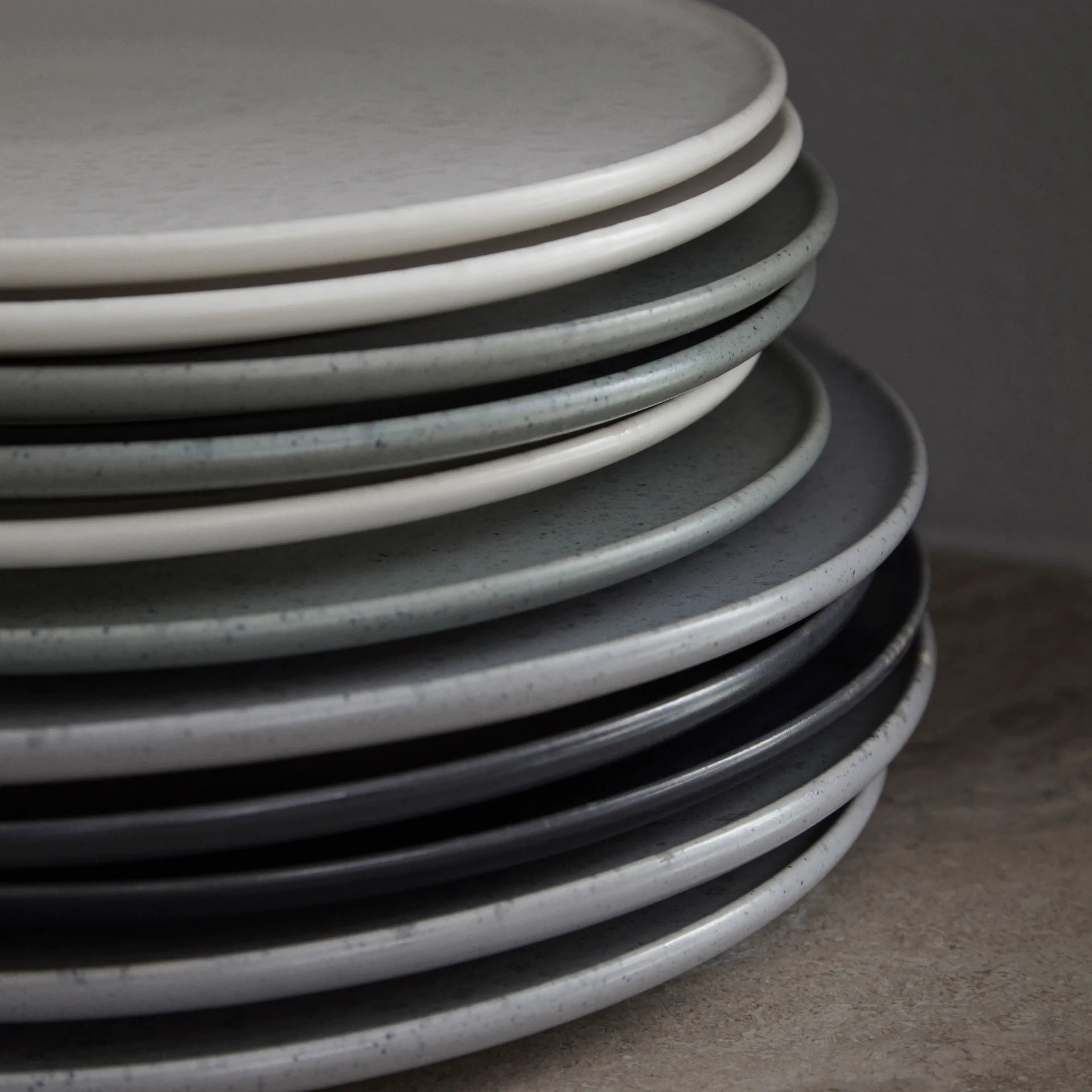 옴브리아 접시 Ø 27 cm, slate grey Kähler | 케흘러