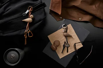 카이보예센 러브버드 키링 - Oak, natural leather - Kay Bojesen Denmark | 카이보예센 덴마크