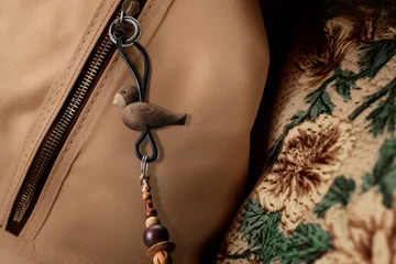 카이보예센 러브버드 키링 - Smoked oak, black leather - Kay Bojesen Denmark | 카이보예센 덴마크