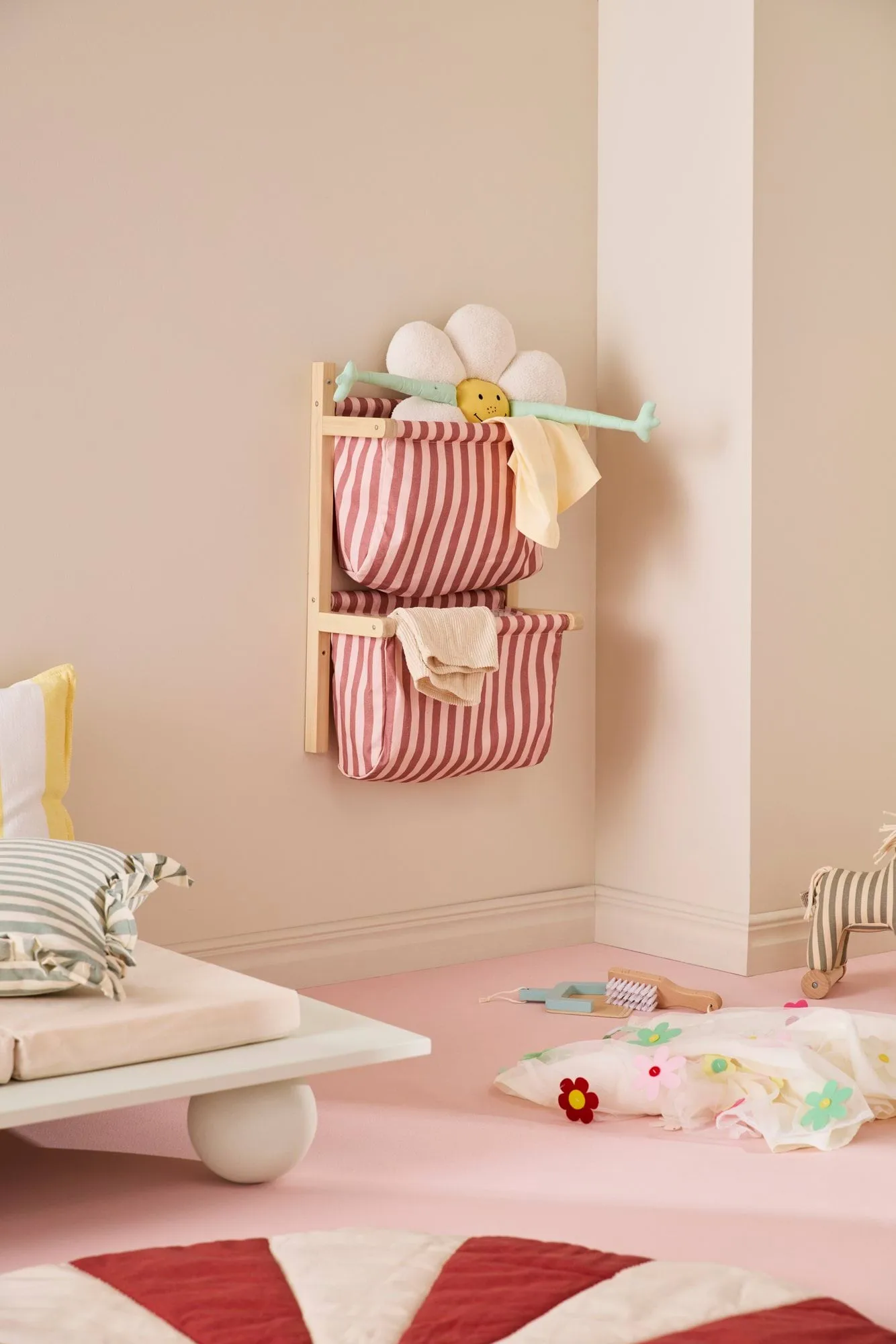 스트라입드 포켓 선반, Brown-pink, 40x19x60 cm Kid's Concept | 키즈 콘셉트