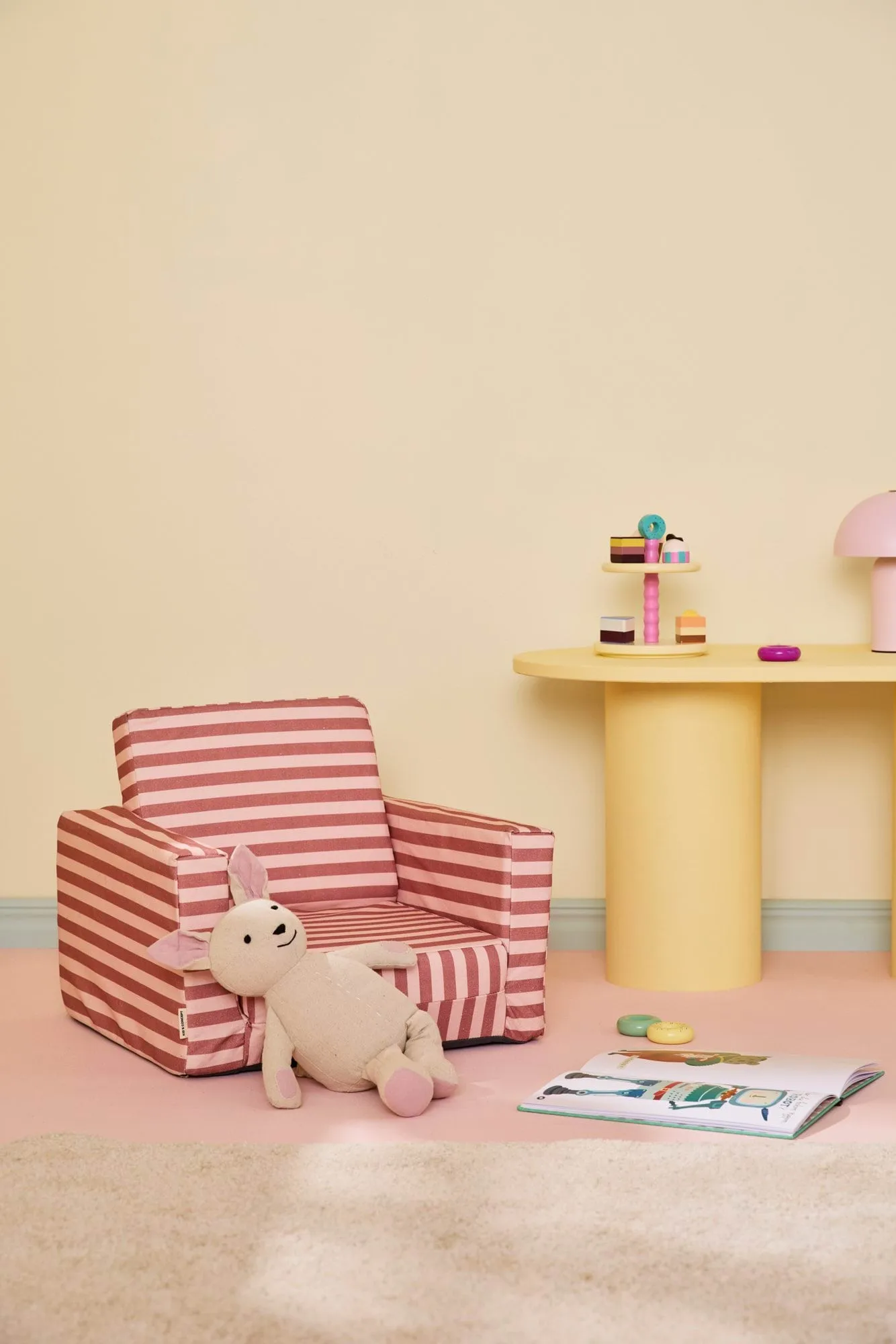 키즈 베이스 폴딩 암체어, Brown pink Kid's Concept | 키즈 콘셉트