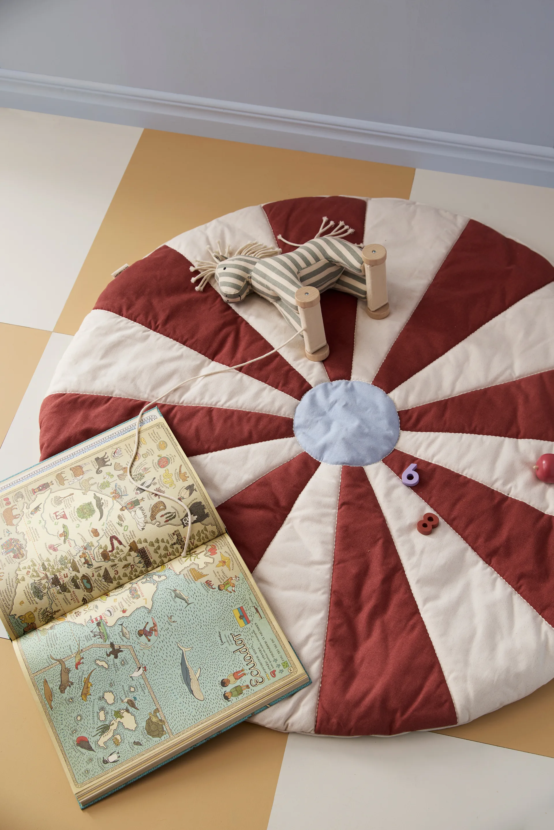 서커스 플레이 매트, Red, Ø112x2 cm Kid's Concept | 키즈 콘셉트