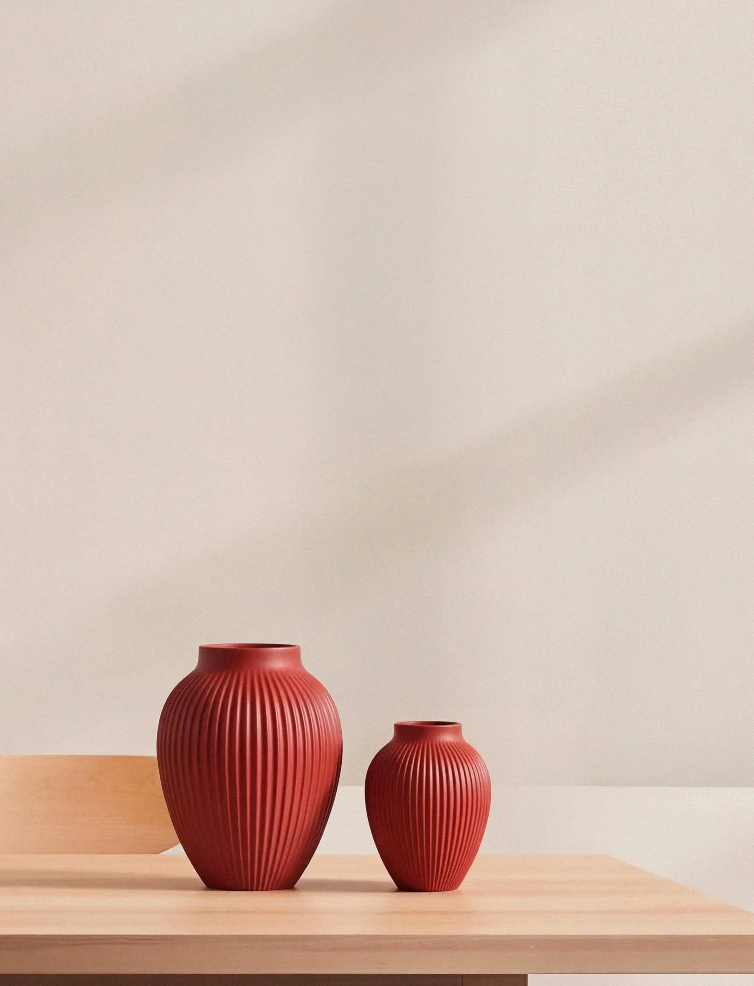 크납스트럽 립드 화병 27 cm, Soft cherry red Knabstrup Keramik | 크납스트럽 세라믹