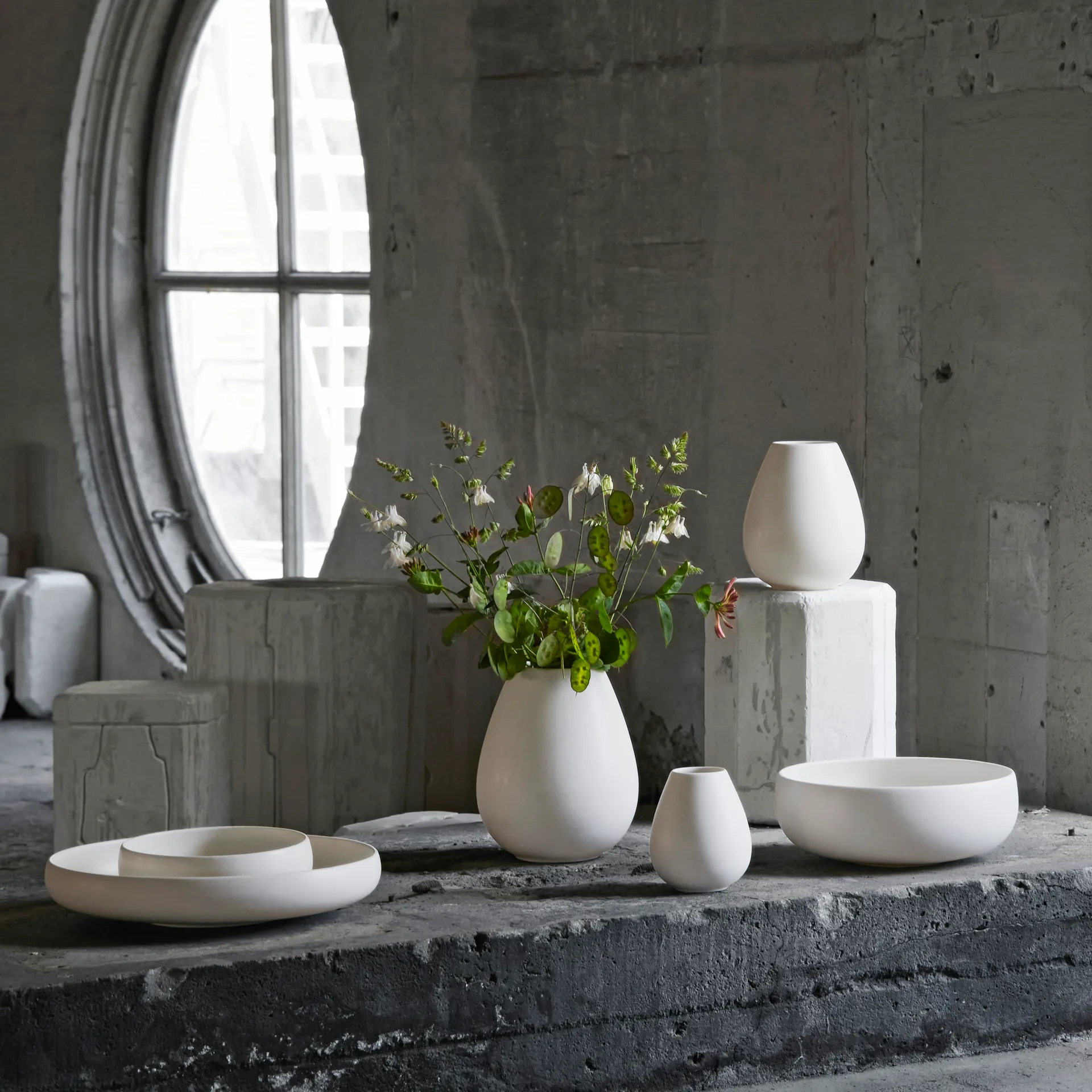 어스 보울 30 cm, Lime stone white Knabstrup Keramik | 크납스트럽 세라믹