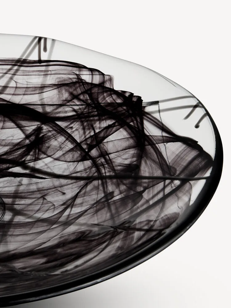 콘트라스트 소서 380 mm, Black-black Kosta Boda | 코스타보다