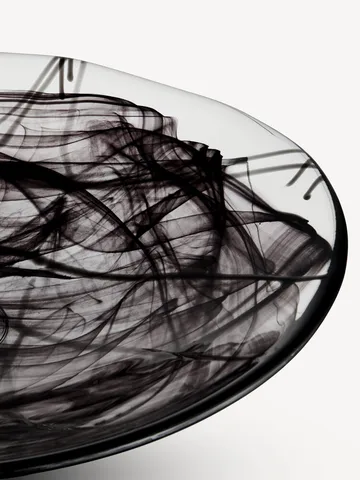 콘트라스트 소서 380 mm - Black-black - Kosta Boda | 코스타보다