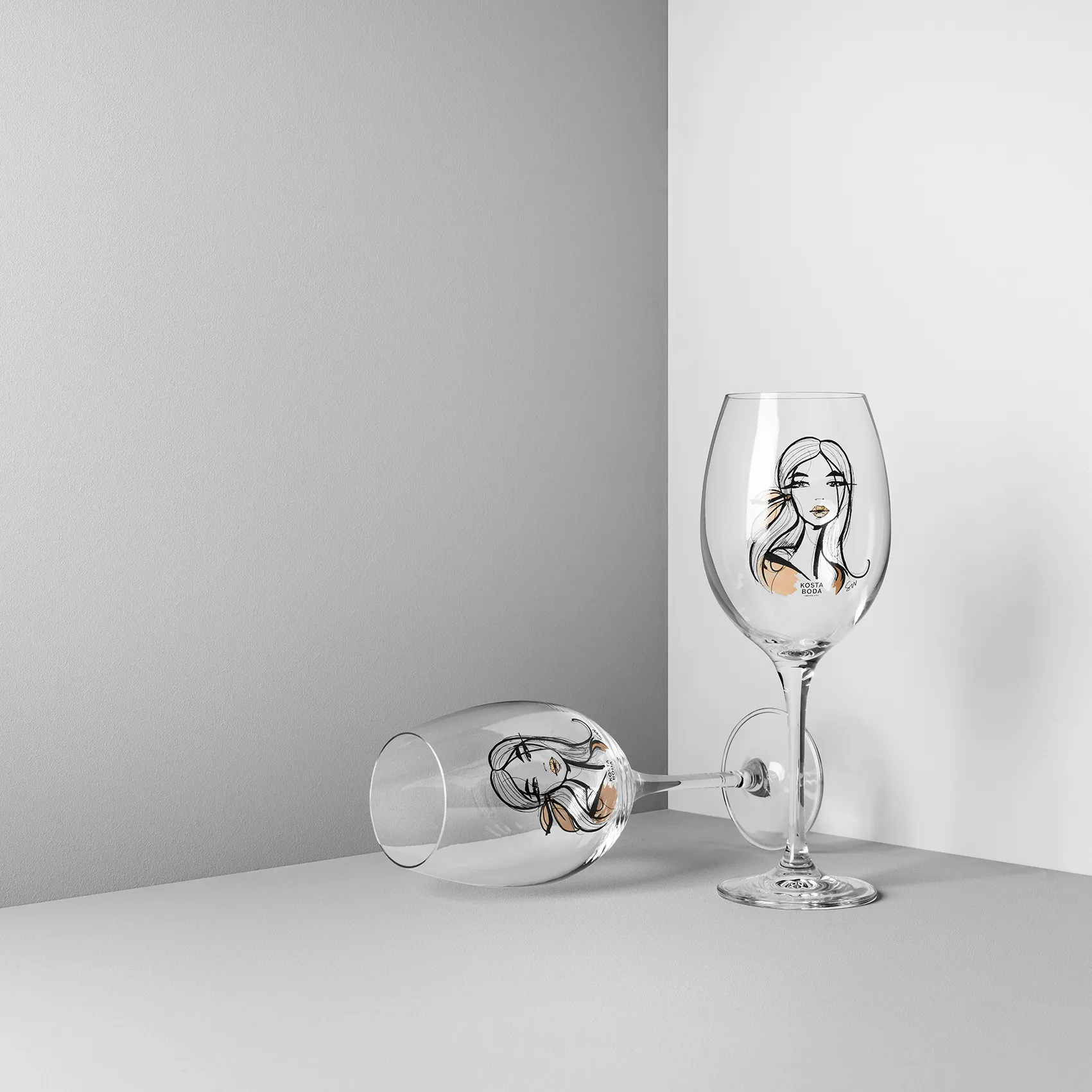 올 어바웃 유 와인잔 52 cl 2개 세트, Wait for her (dusty pink) Kosta Boda | 코스타보다