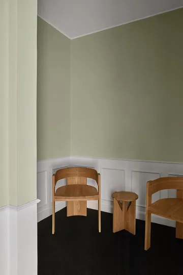 심플 스툴 Ø36 cm - Warm lacquered oak - Kristina Dam Studio | 크리스티나 댐 스튜디오