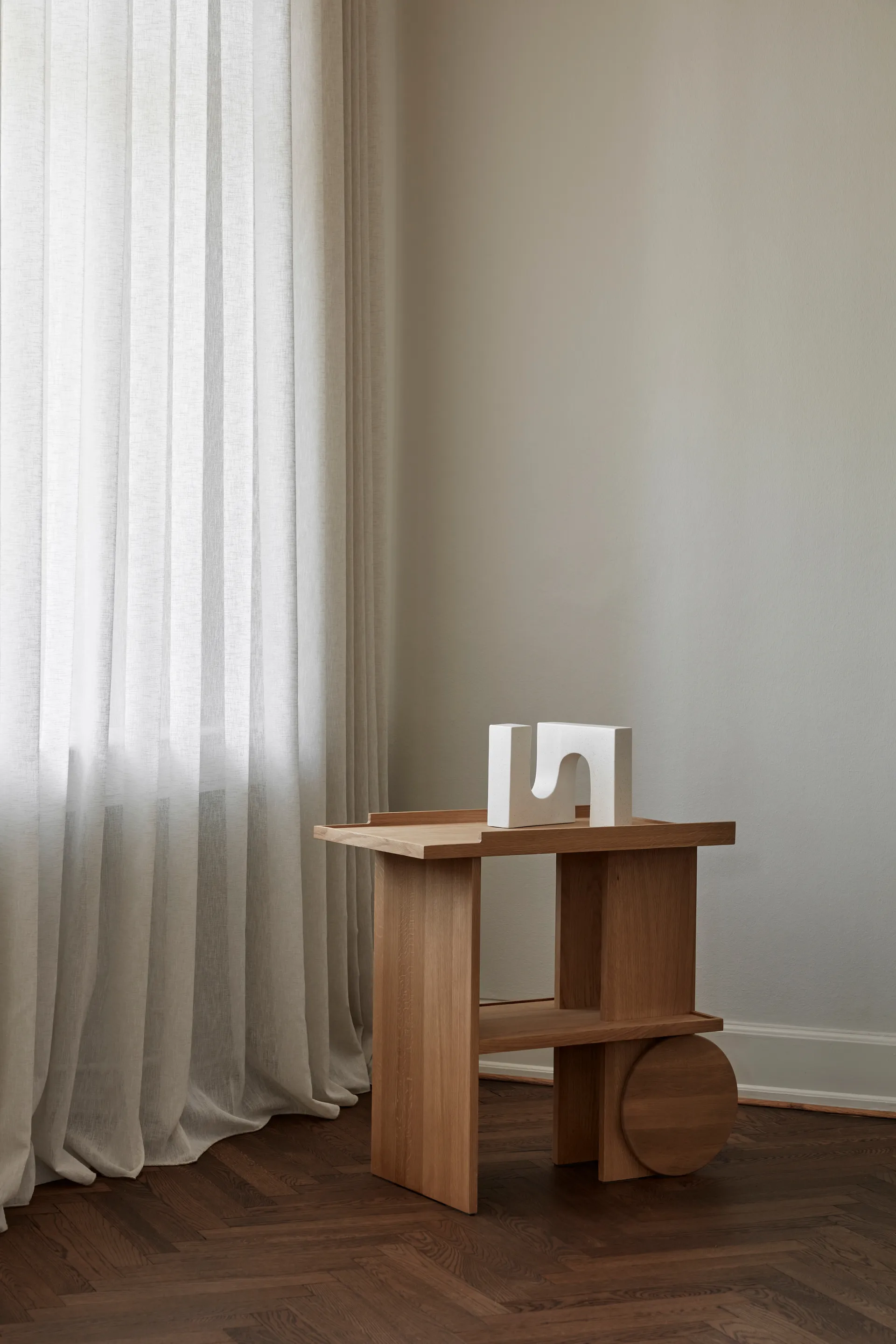 액시스 사이드 테이블 42x80 cm, Warm lacquered oak Kristina Dam Studio | 크리스티나 댐 스튜디오