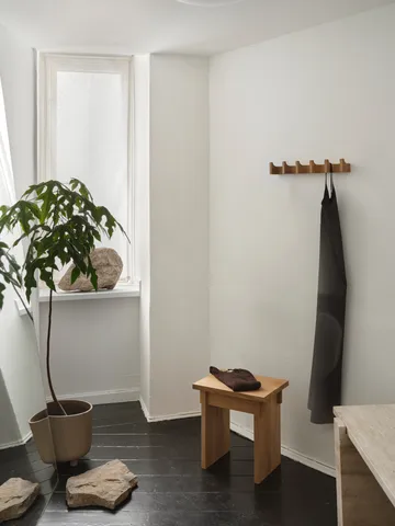 컬럼 코트 행거 49 cm - Warm oiled oak - Kristina Dam Studio | 크리스티나 댐 스튜디오