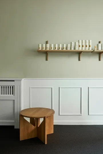 심플 커피 테이블 Ø52 cm - Warm lacquered oak - Kristina Dam Studio | 크리스티나 댐 스튜디오