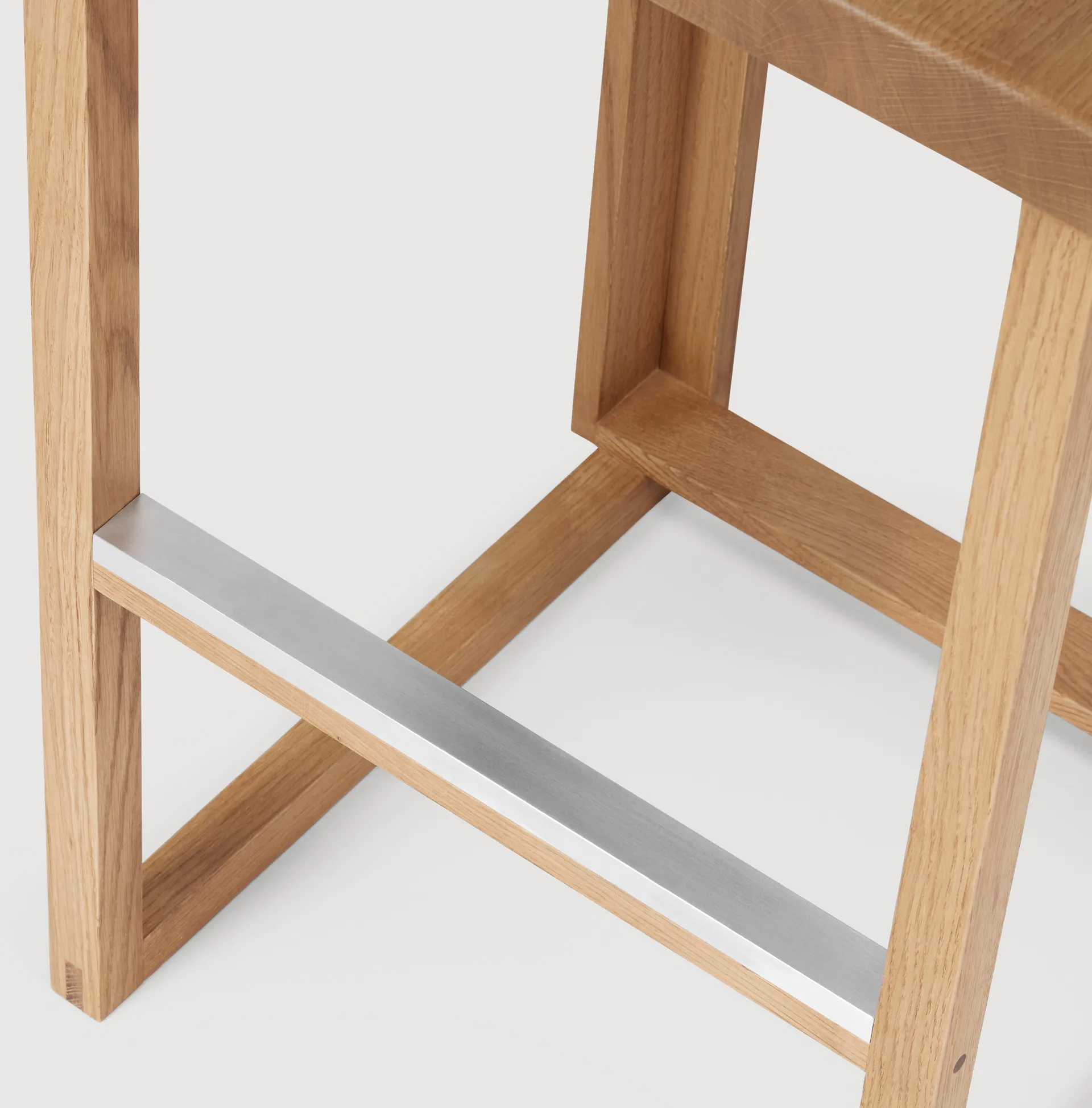 아웃라인 바 스툴 75 cm, Warm lacquered oak–brushed steel Kristina Dam Studio | 크리스티나 댐 스튜디오