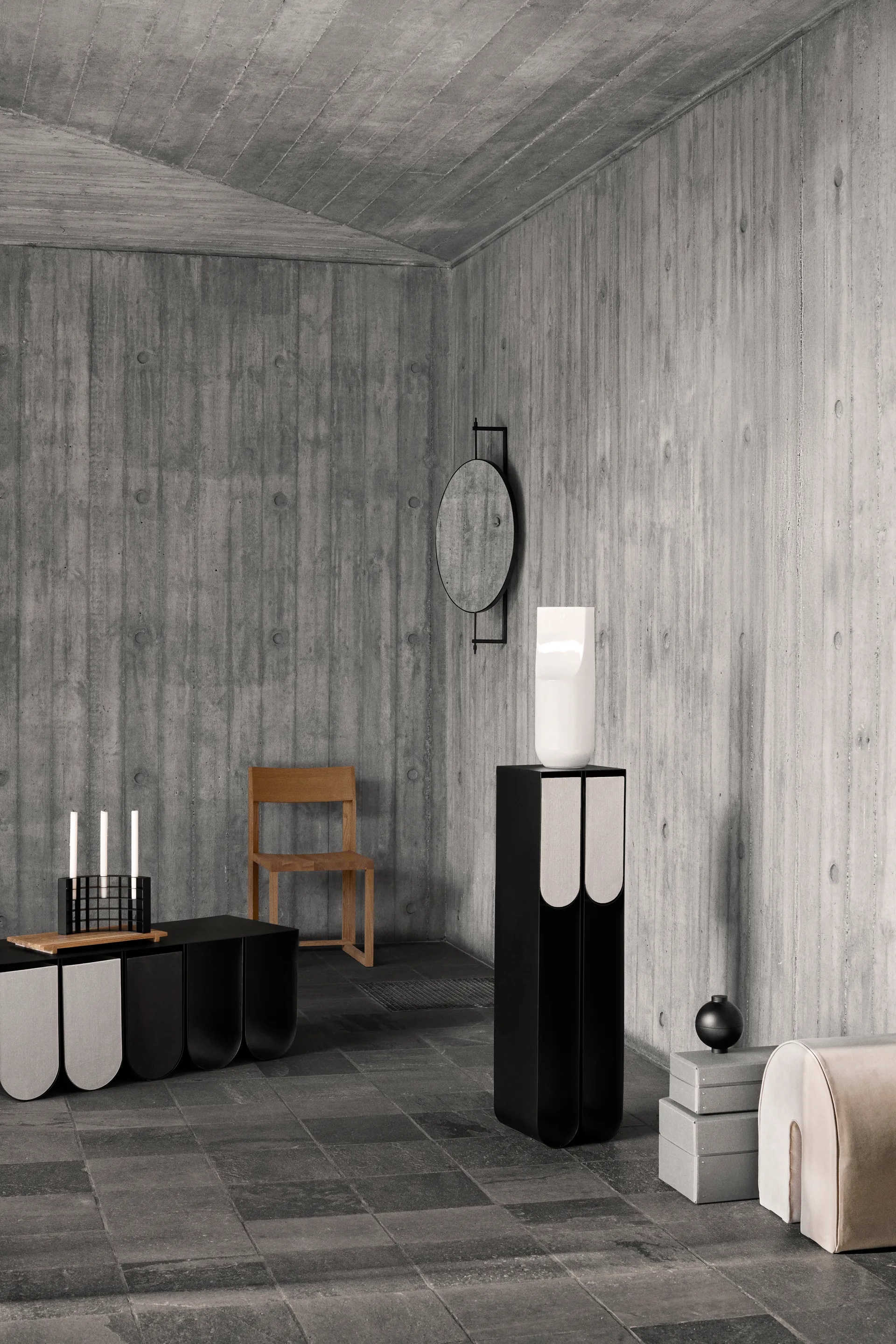 곡선형 페데스탈, Black Kristina Dam Studio | 크리스티나 댐 스튜디오