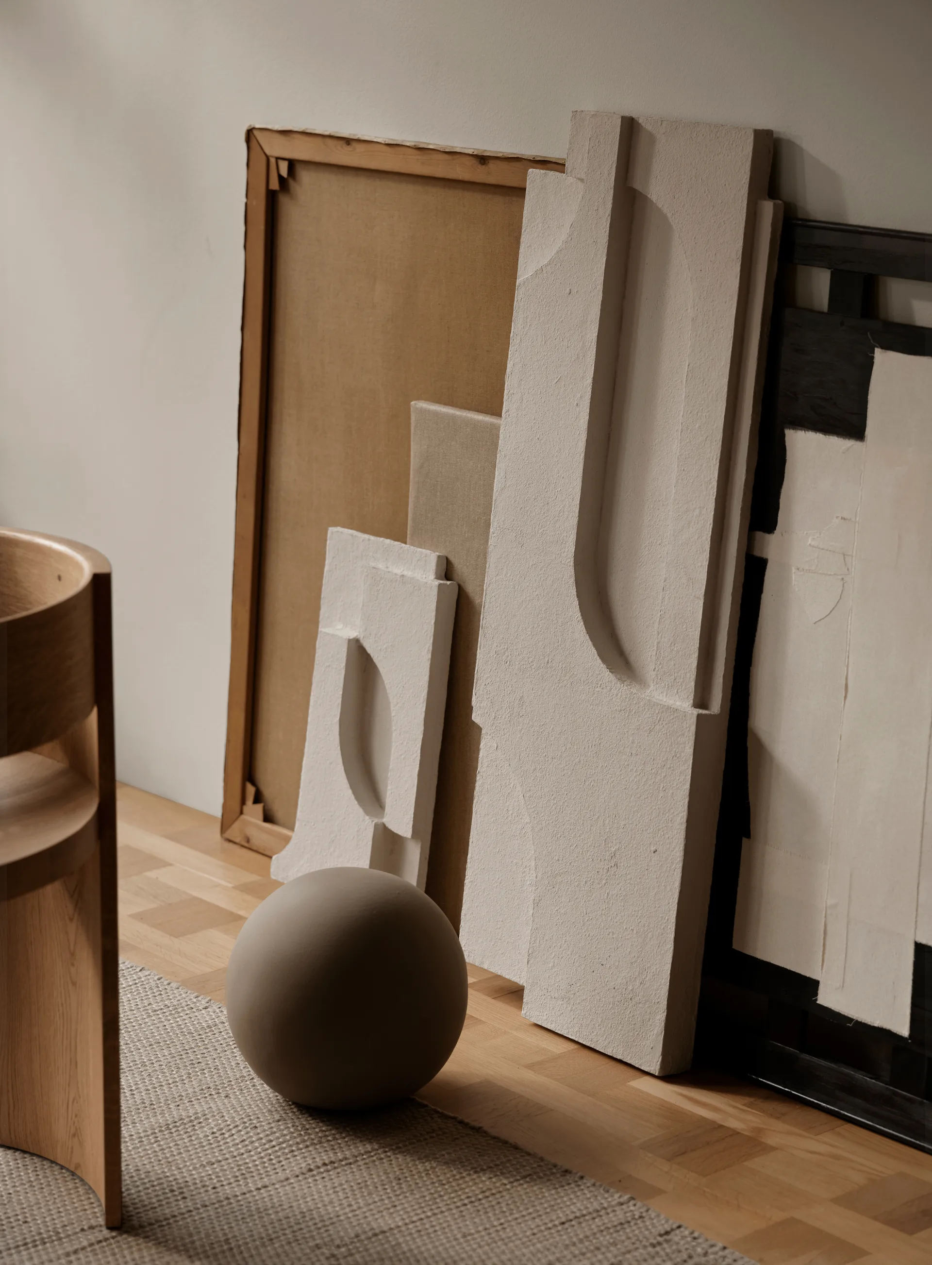 세리프 릴리프 벽 장식 L, Off white Kristina Dam Studio | 크리스티나 댐 스튜디오