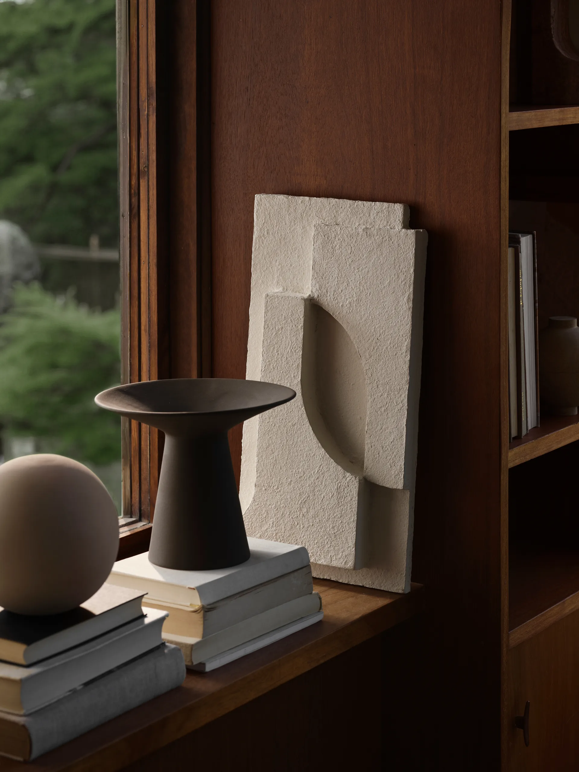 세리프 릴리프 벽 장식 S, Off white Kristina Dam Studio | 크리스티나 댐 스튜디오