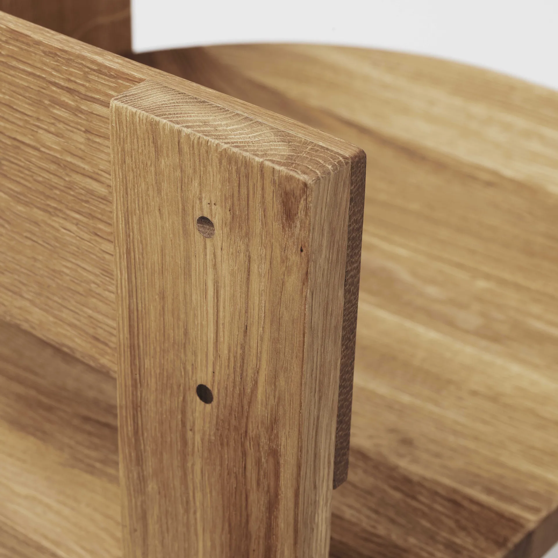 컬렉터 체어, Warm lacquered oak-walnut Kristina Dam Studio | 크리스티나 댐 스튜디오