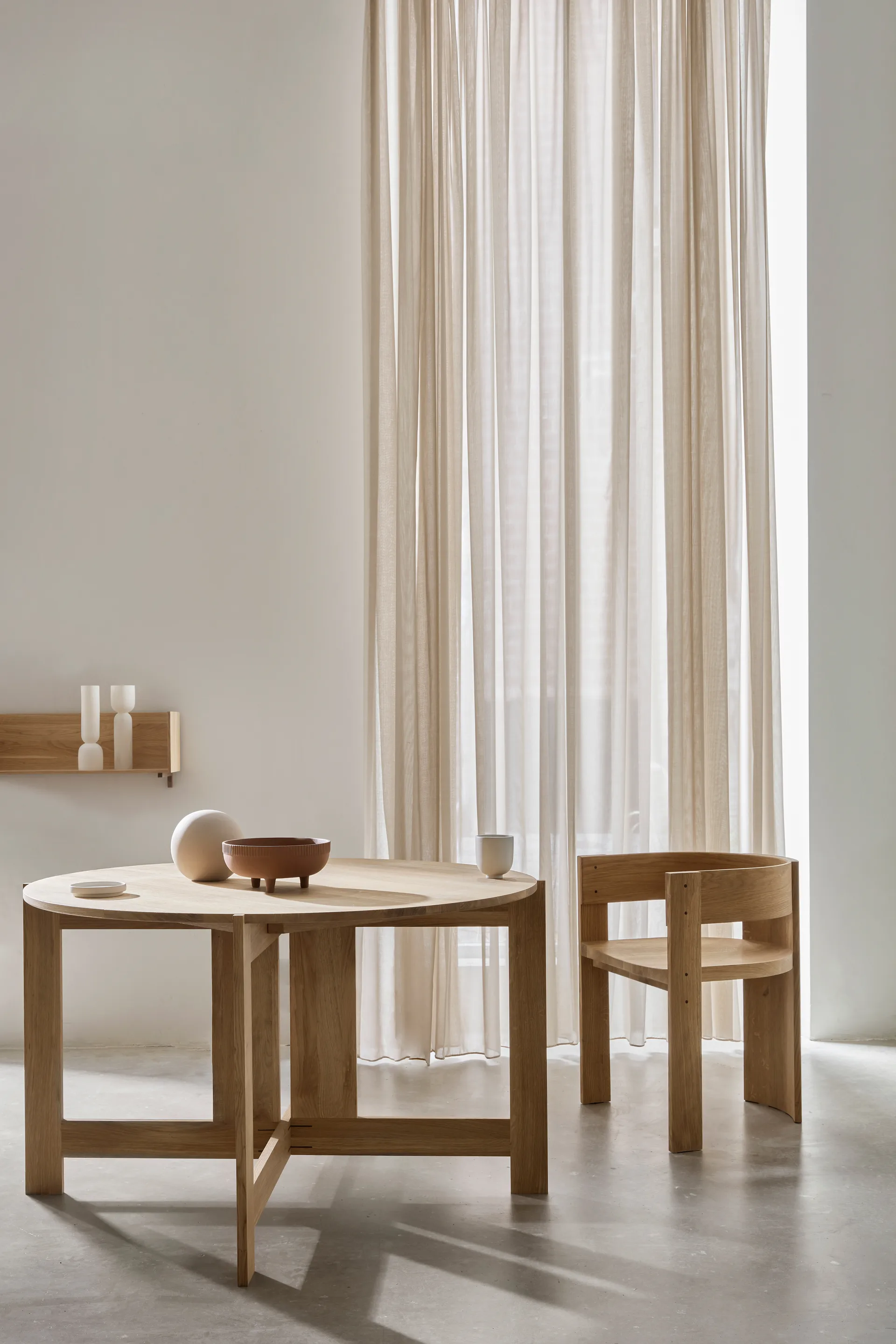 컬렉터 체어, Warm lacquered oak-walnut Kristina Dam Studio | 크리스티나 댐 스튜디오