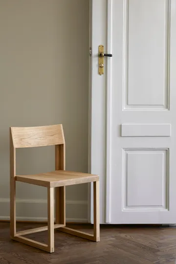 아웃라인 체어 - Warm lacquered oak-walnut - Kristina Dam Studio | 크리스티나 댐 스튜디오