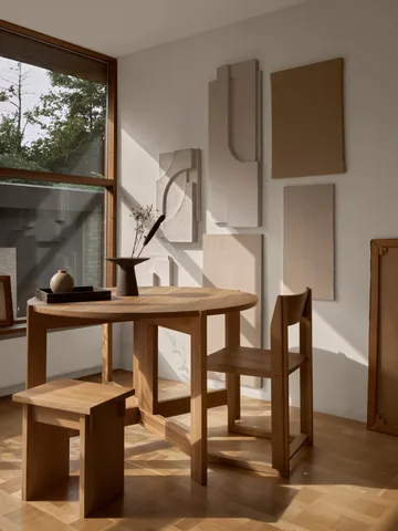 아웃라인 체어 - Warm lacquered oak-walnut - Kristina Dam Studio | 크리스티나 댐 스튜디오