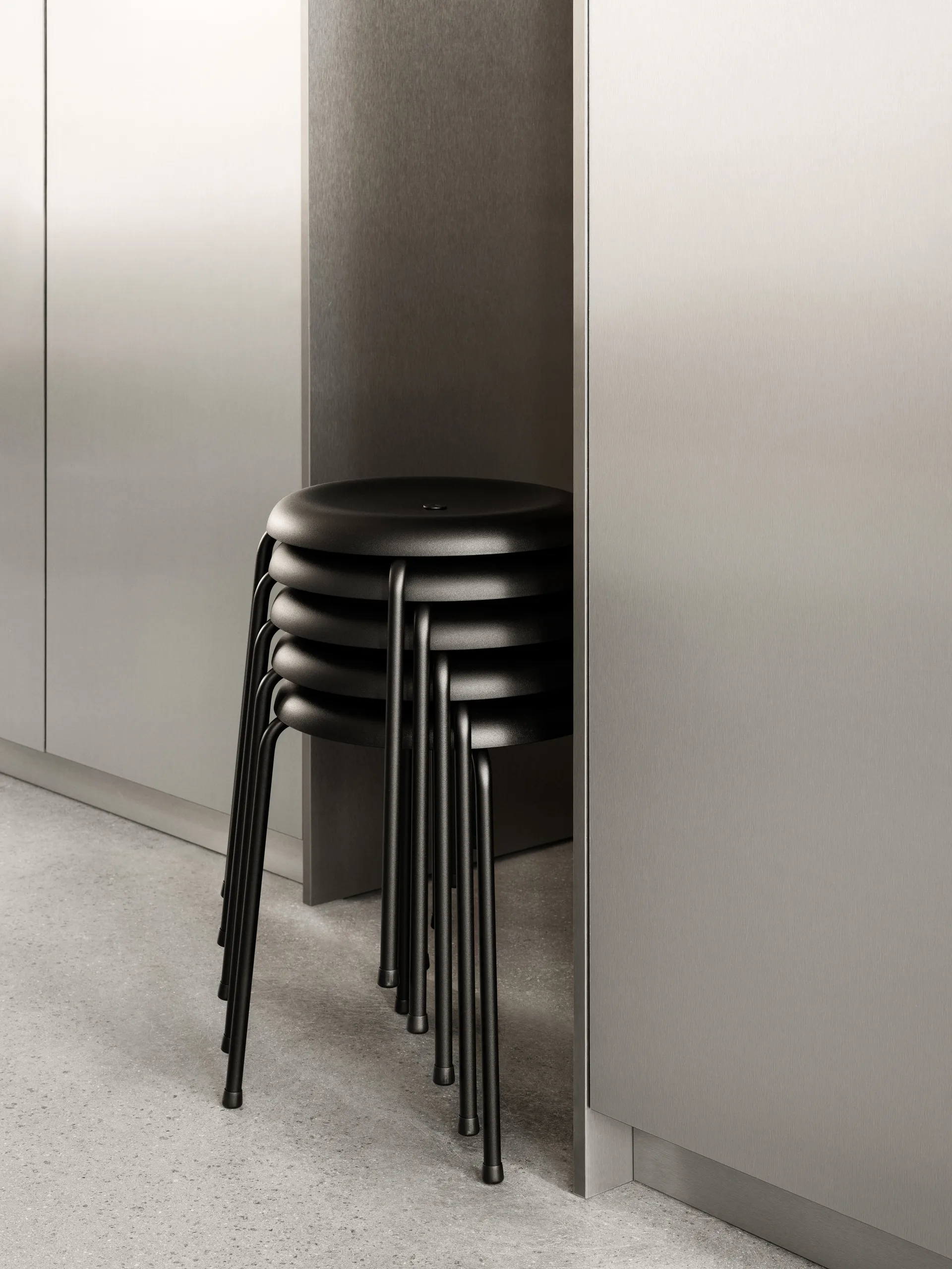 스툴 벤치, Black leather–chrome frame, 45 cm Lammhults |람훌츠