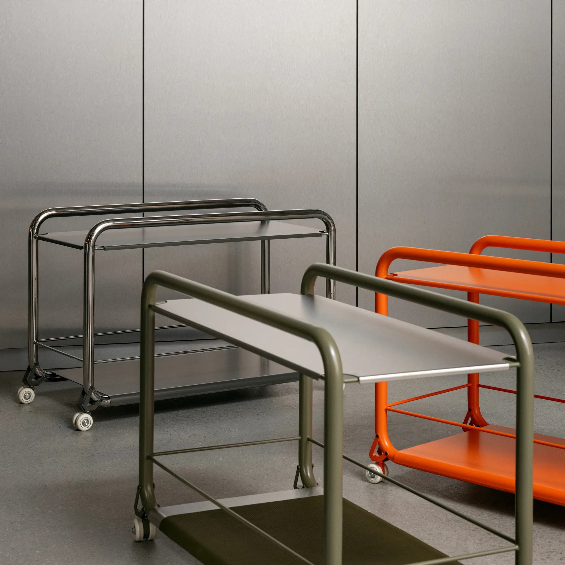 텐션 트롤리, Chrome-graphite texture Lammhults |람훌츠