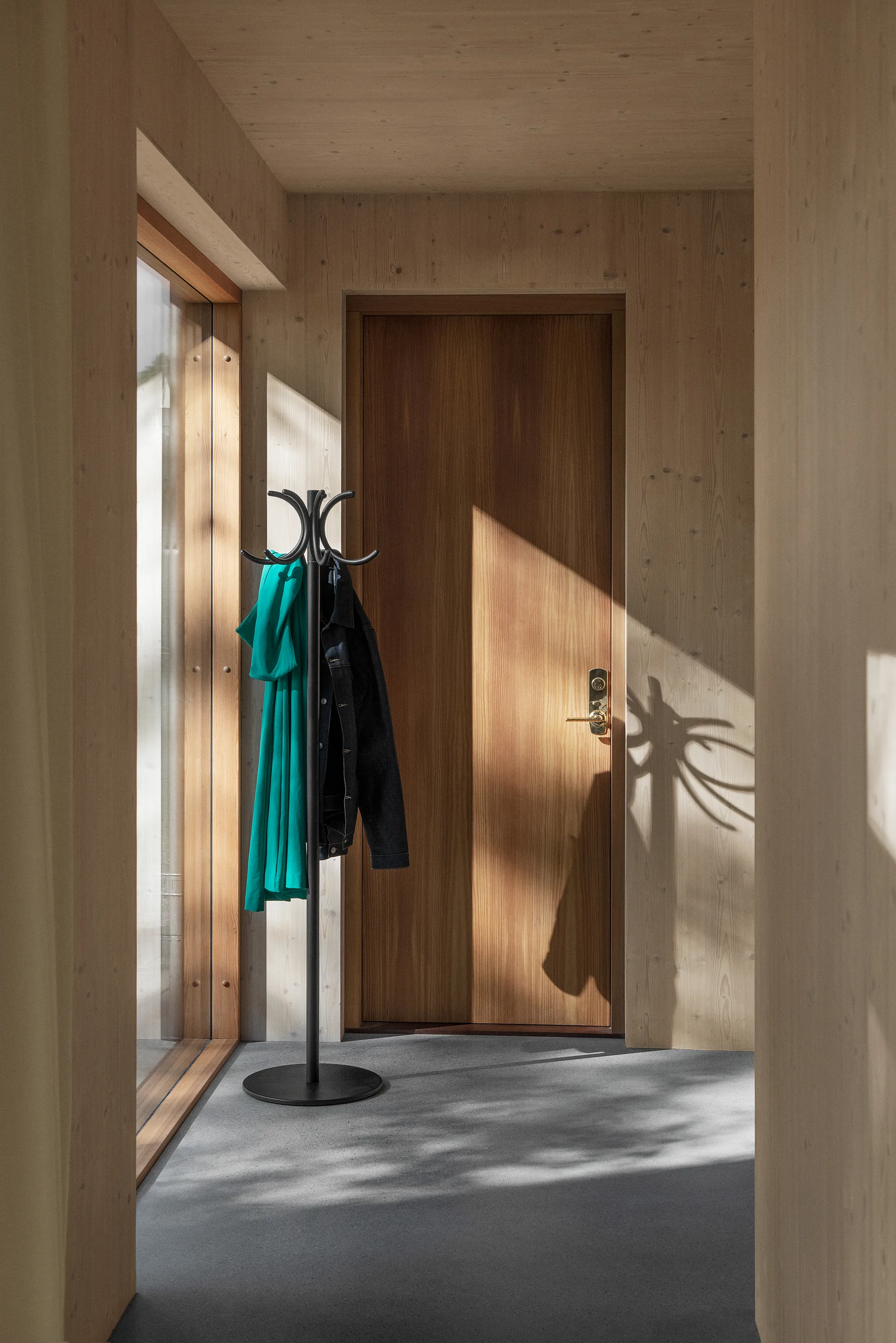 S70-12 코트 행거, Black texture Lammhults |람훌츠