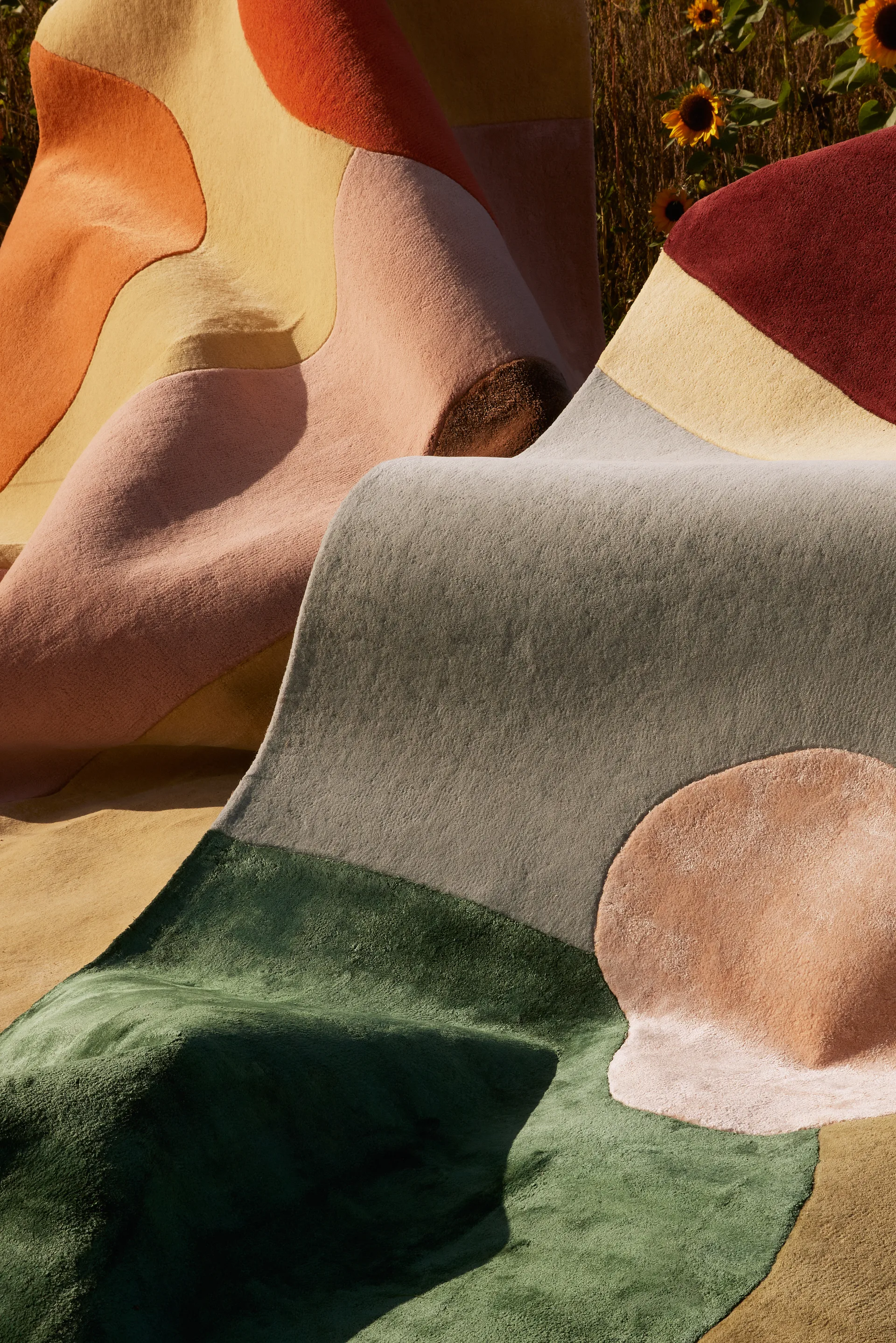 슬리핑 플라워 울 카펫, 180x270 cm Layered | 레이어드