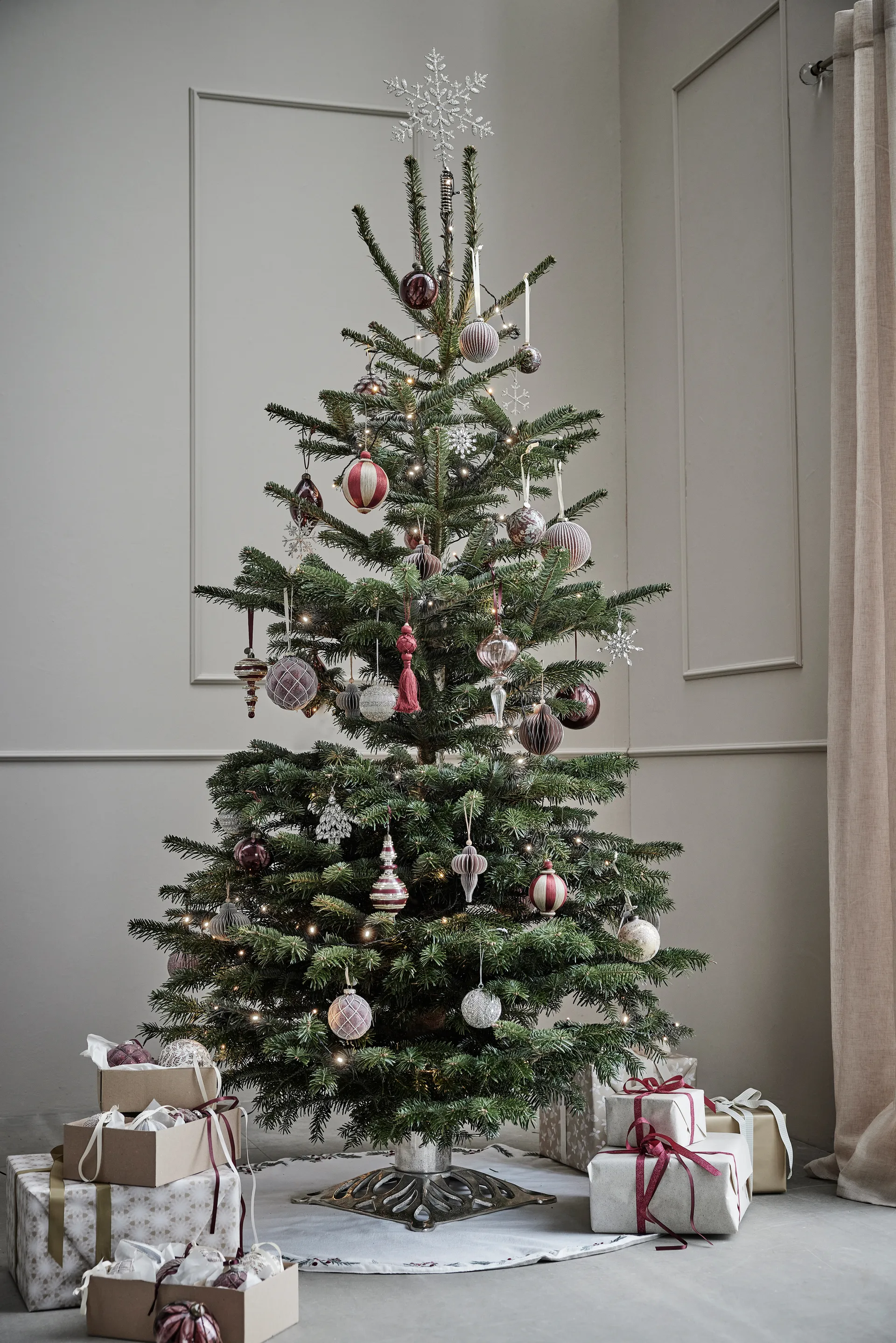 아그네스 크리스마스 볼 Ø10 cm, Dark red-linen Lene Bjerre | 르네 비에르