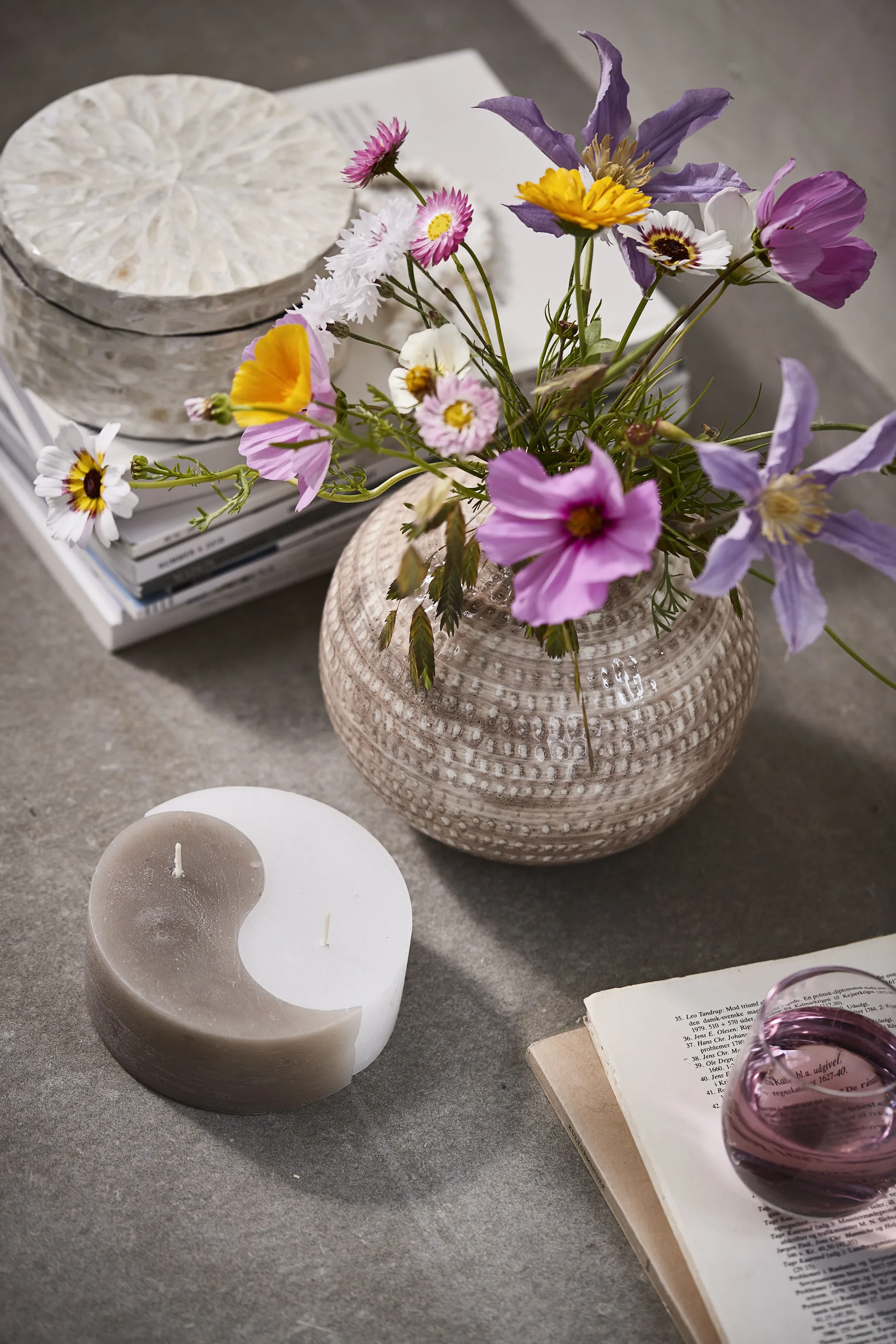 잉양 블록 캔들 Ø13 cm, Silver grey-white Lene Bjerre | 르네 비에르