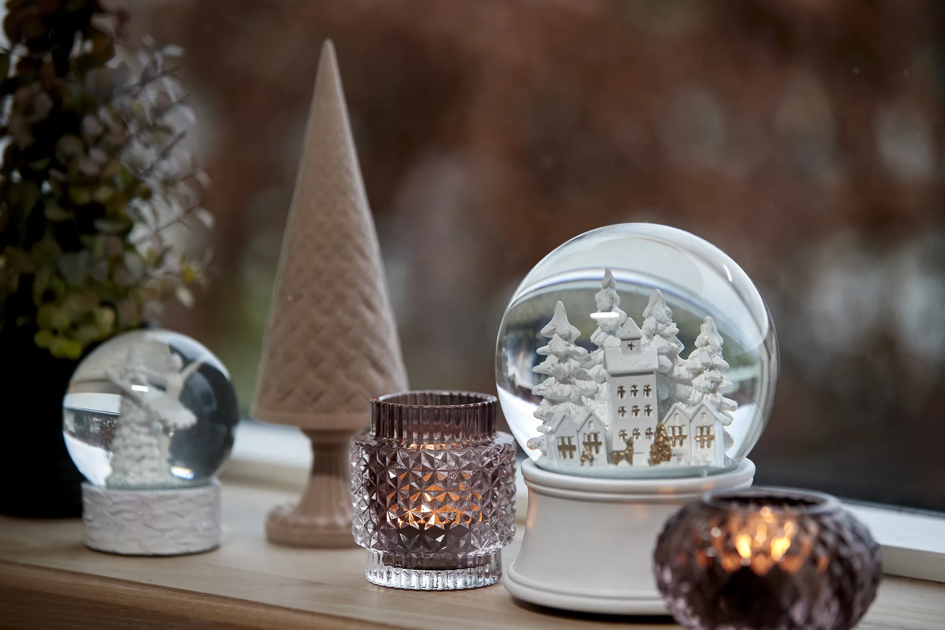 스노비아 스노우 글로브 윈터타운 15 cm, White-clear Lene Bjerre | 르네 비에르