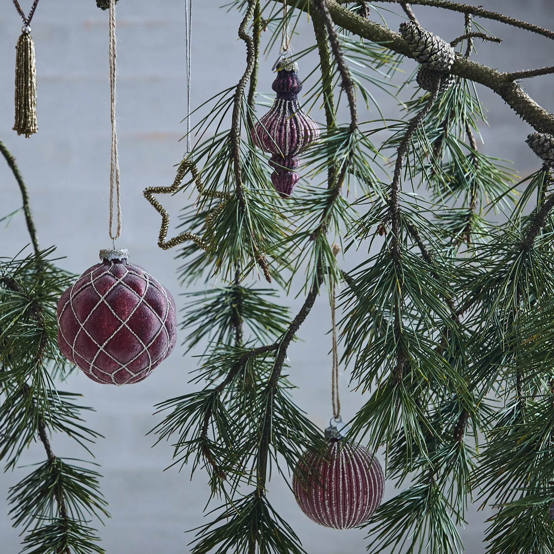 Norille 크리스마스 바우블  Ø8 cm, pomegranate-light gold Lene Bjerre | 르네 비에르