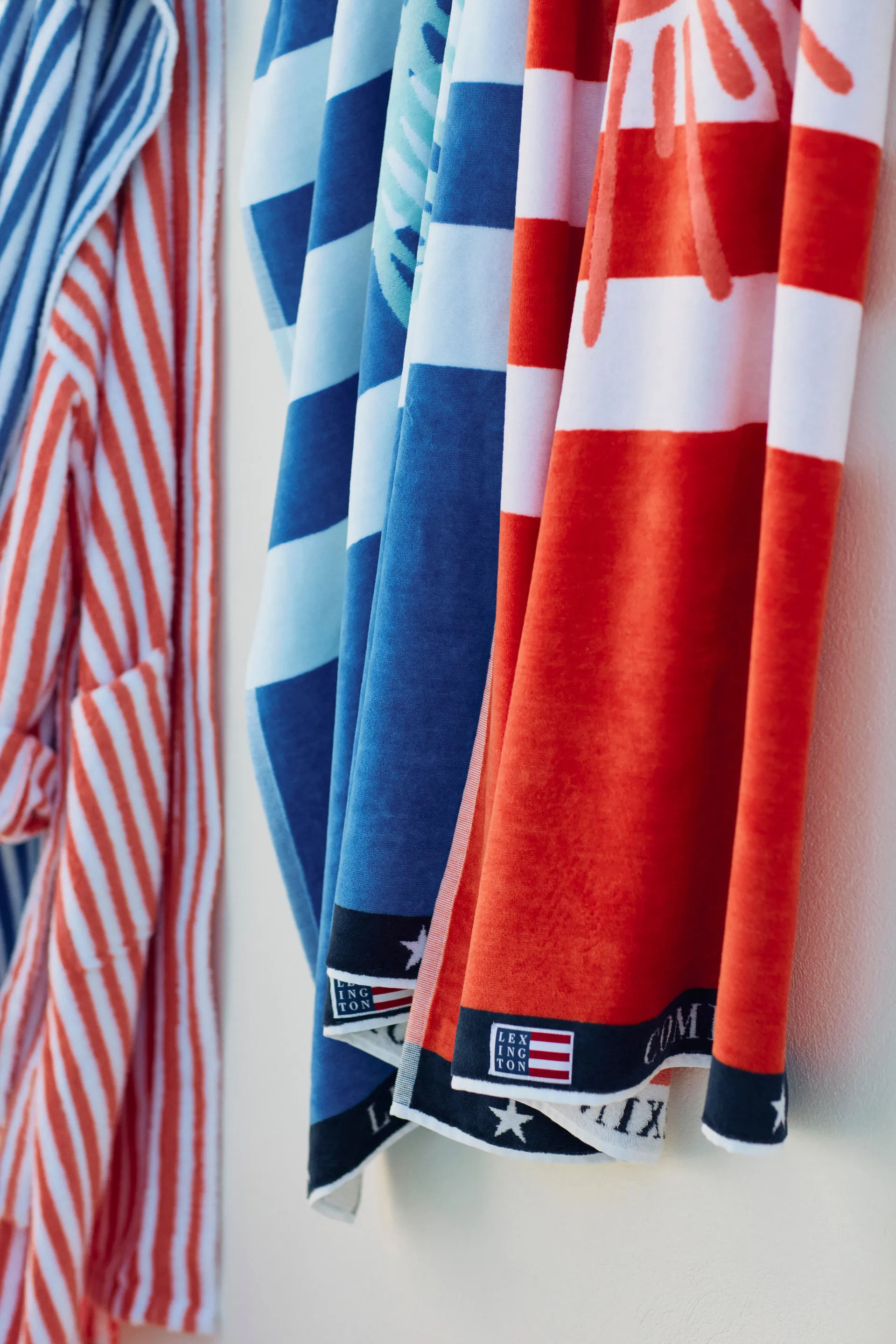 그래픽 코튼 벨루어 바스 타올 100x180 cm, Blue-white Lexington | 렉싱턴