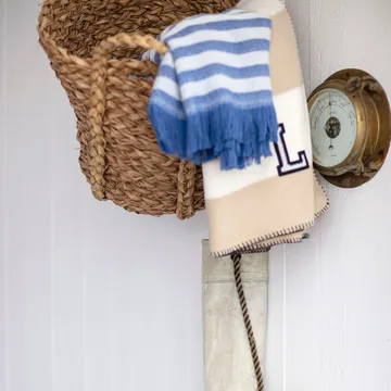 스트라이프 리사이클 코튼 스로우 130x170 cm - Blue-white - Lexington | 렉싱턴