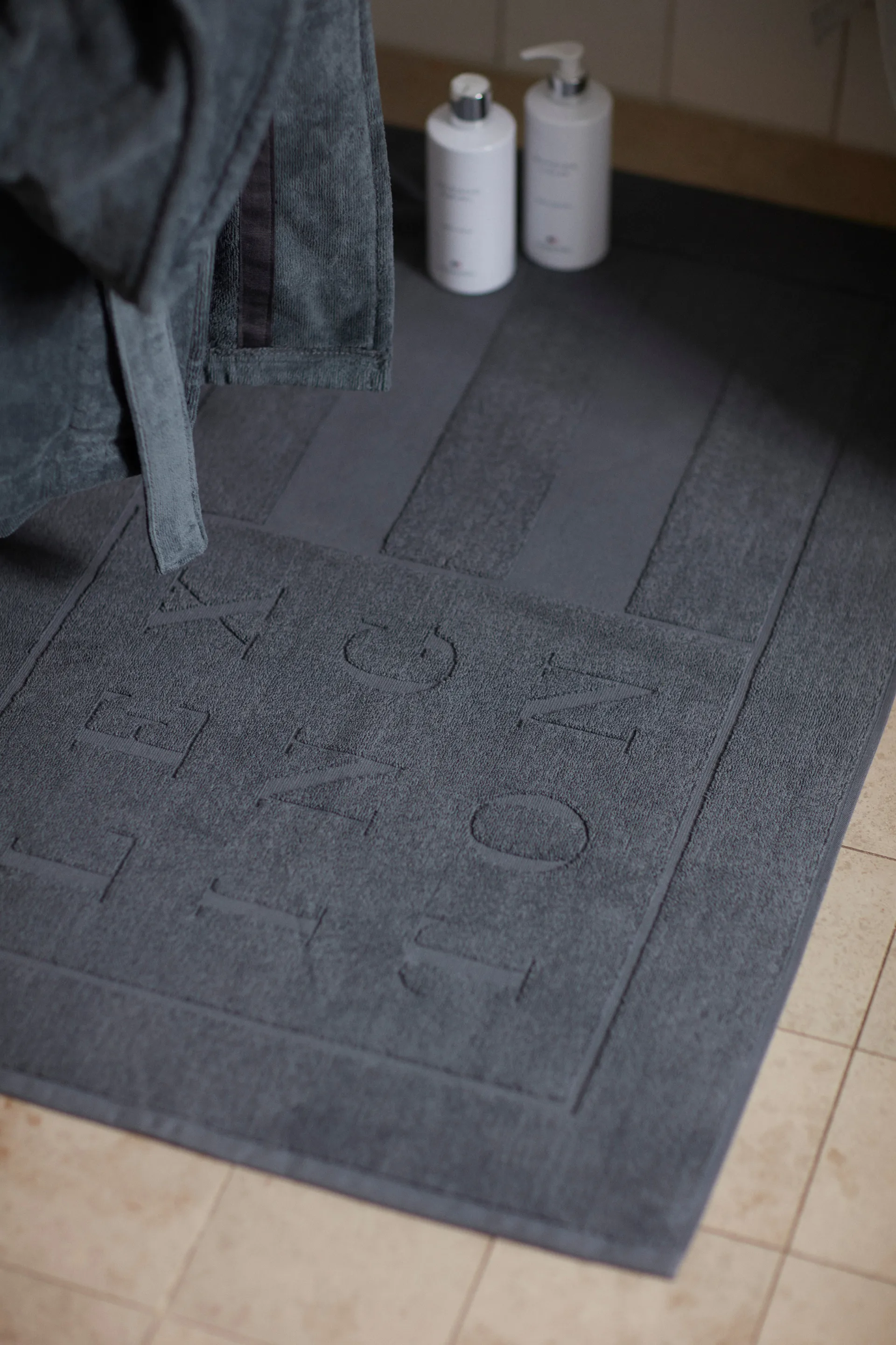 렉싱턴 호텔 욕실 러그 60x90 cm, Dark gray Lexington | 렉싱턴