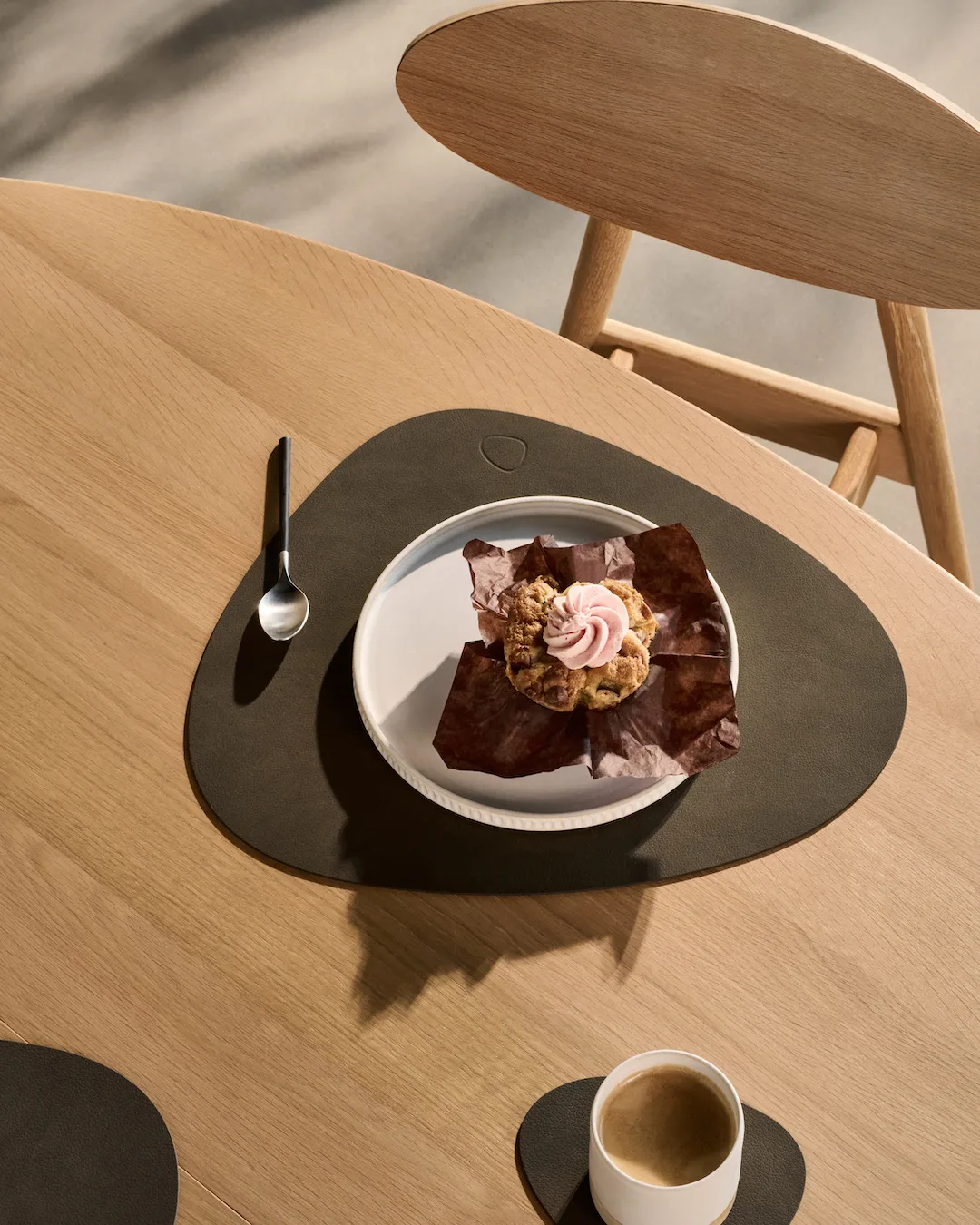 누포 곡선형 테이블매트 L, Caviar LIND DNA | 린드 DNA