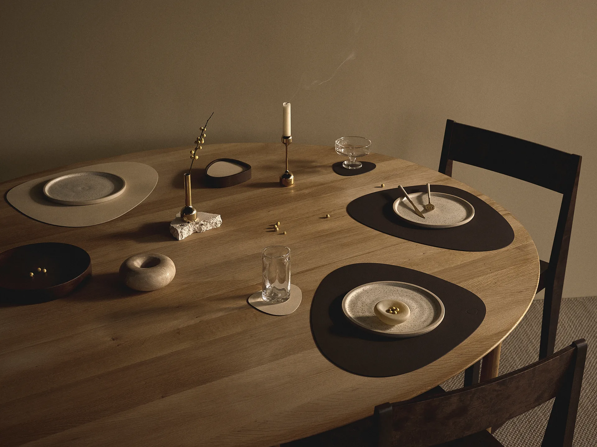 누포 곡선형 테이블매트 L, Hazel LIND DNA | 린드 DNA